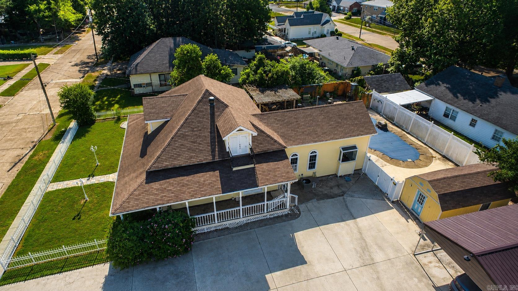 1043 Clinton Street Property Photo 4