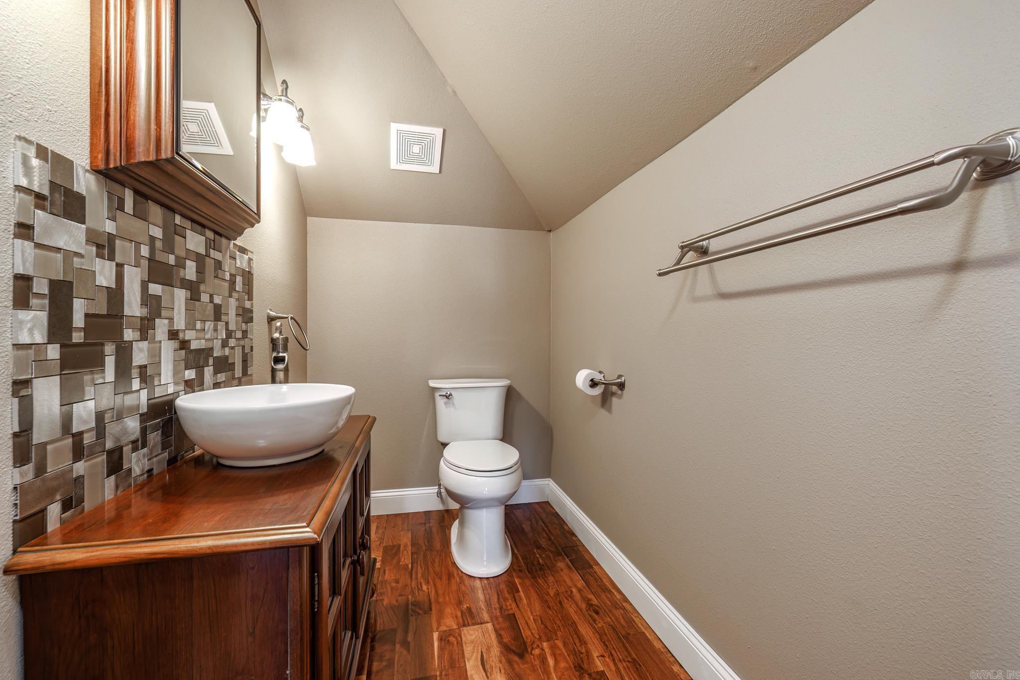 1043 Clinton Street Property Photo 20