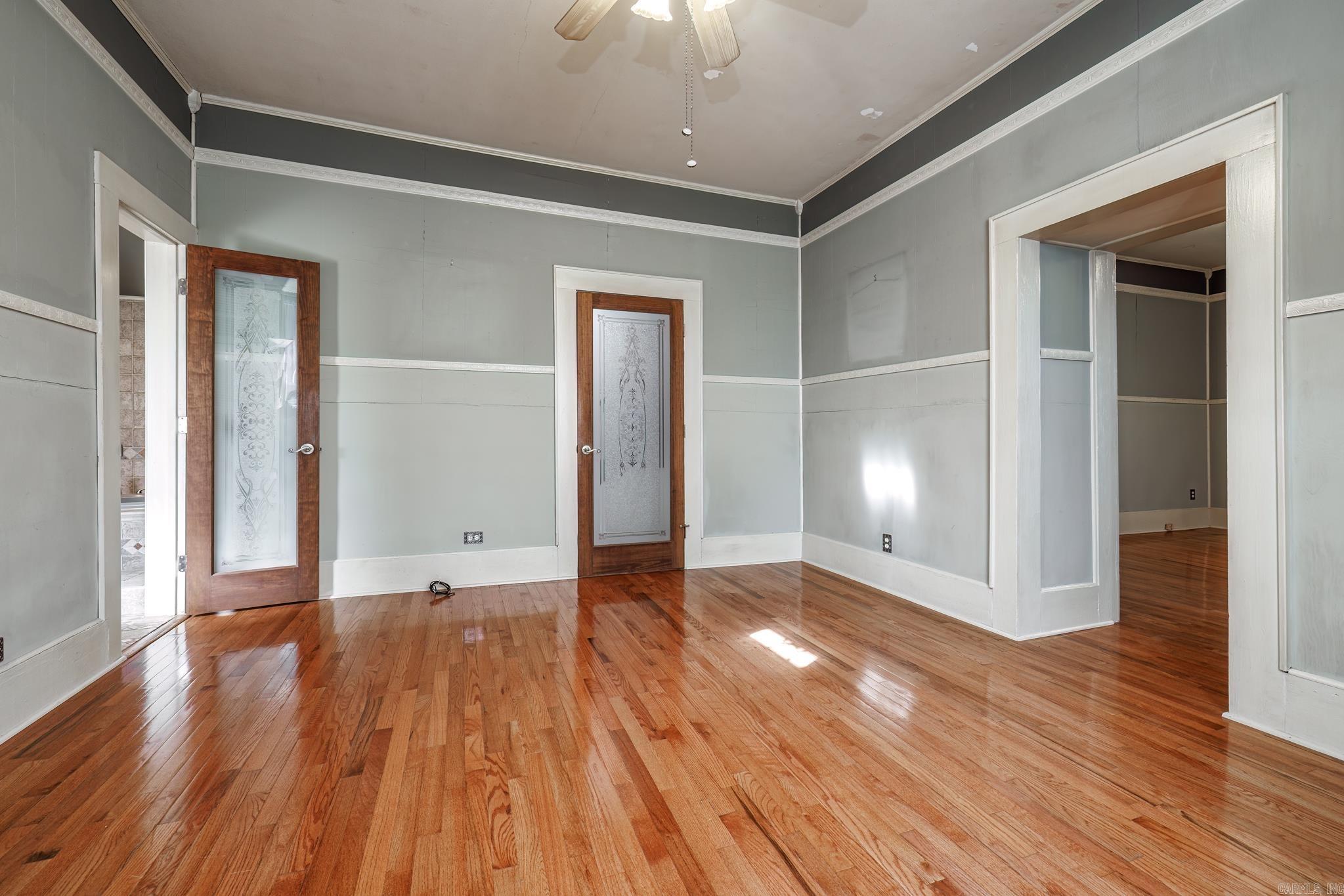 1043 Clinton Street Property Photo 23