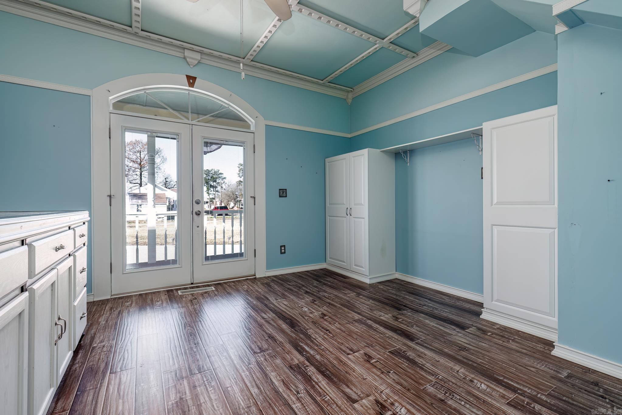 1043 Clinton Street Property Photo 27