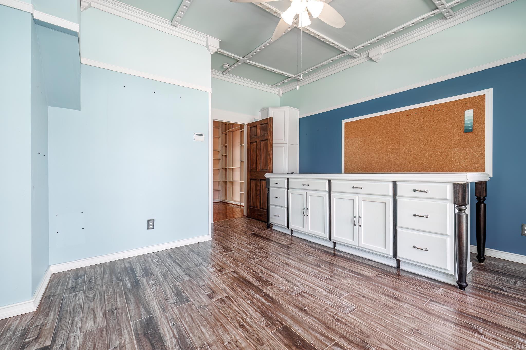1043 Clinton Street Property Photo 28
