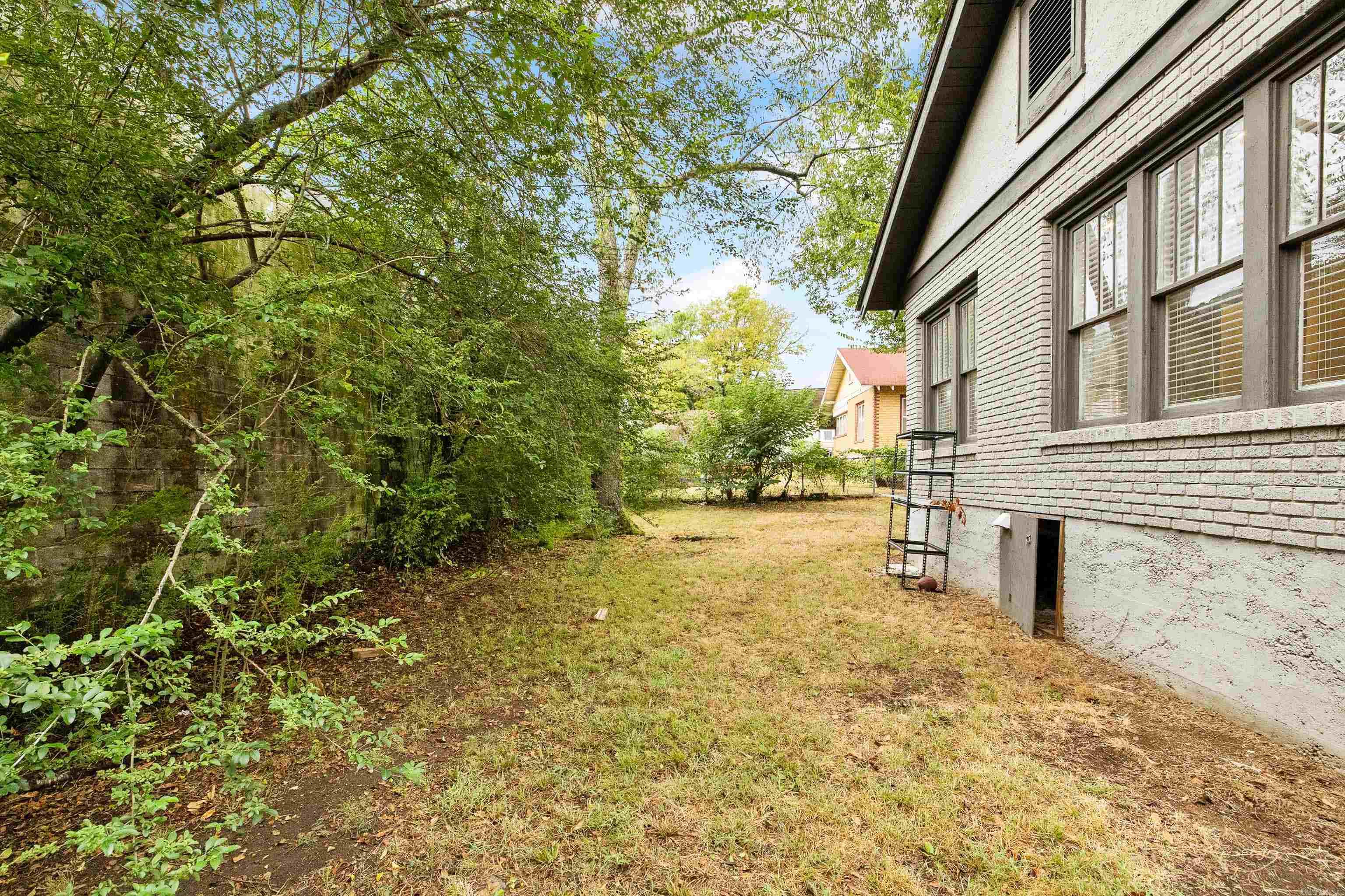 225 E Conway Street Property Photo 31