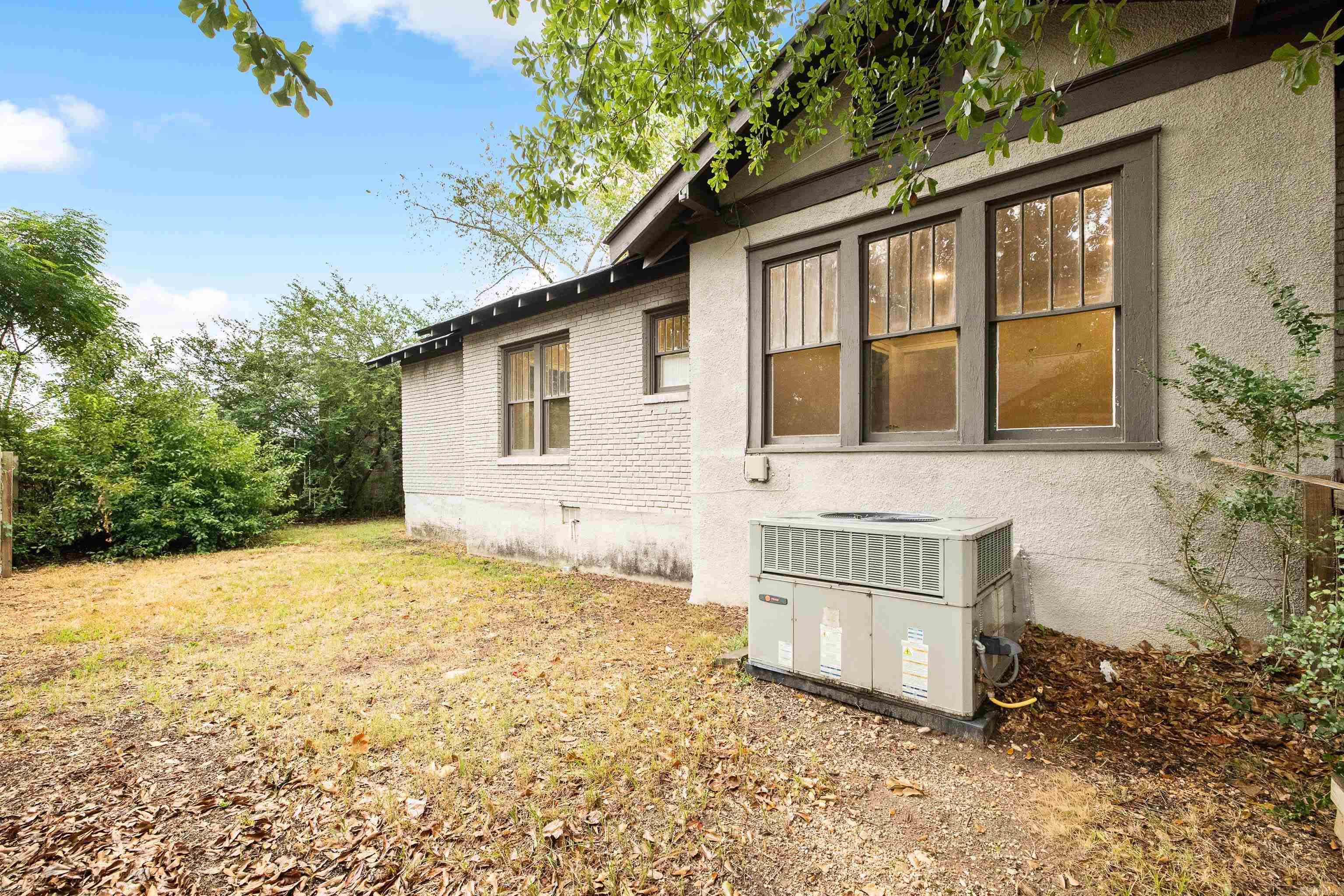 225 E Conway Street Property Photo 32