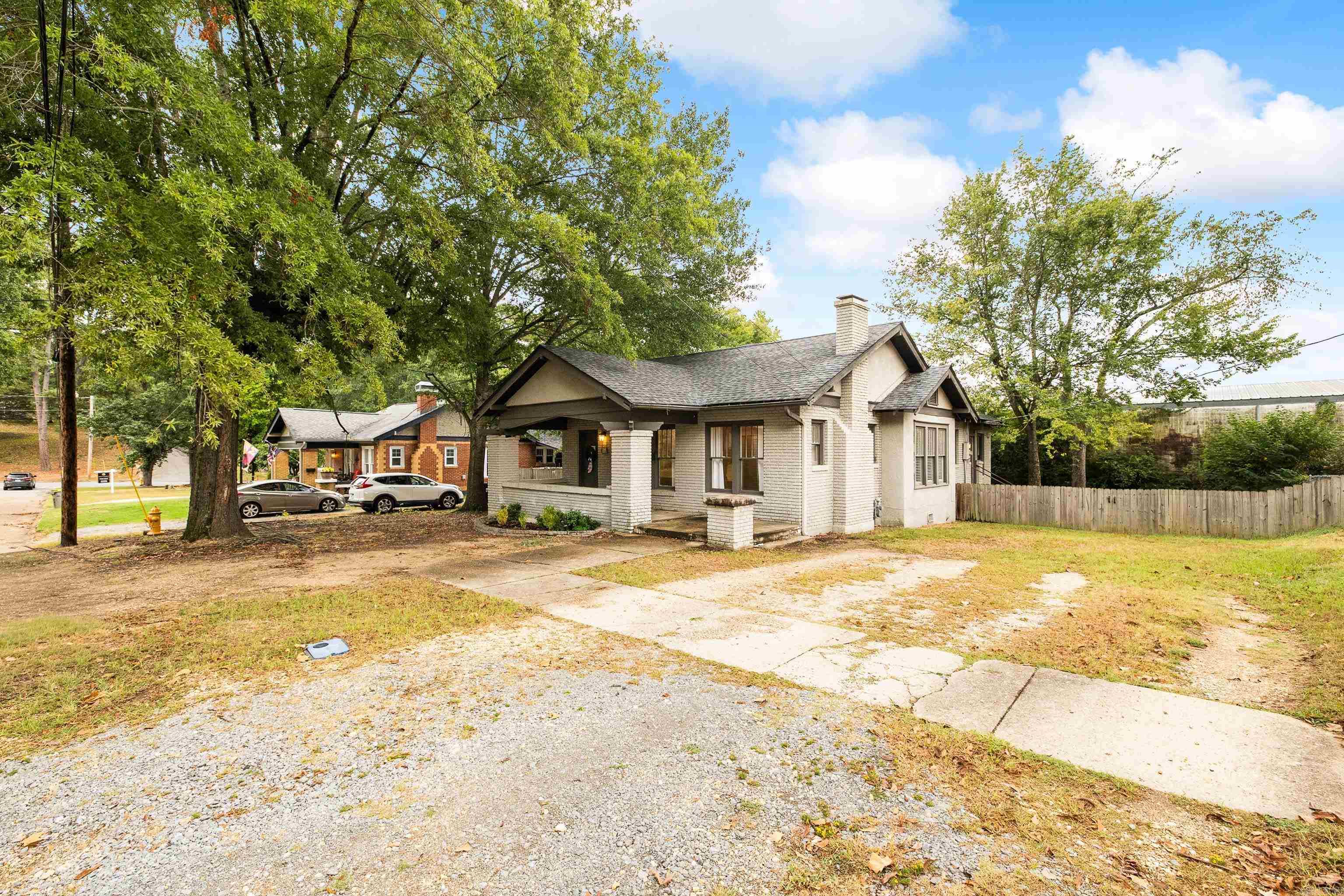 225 E Conway Street Property Photo 33