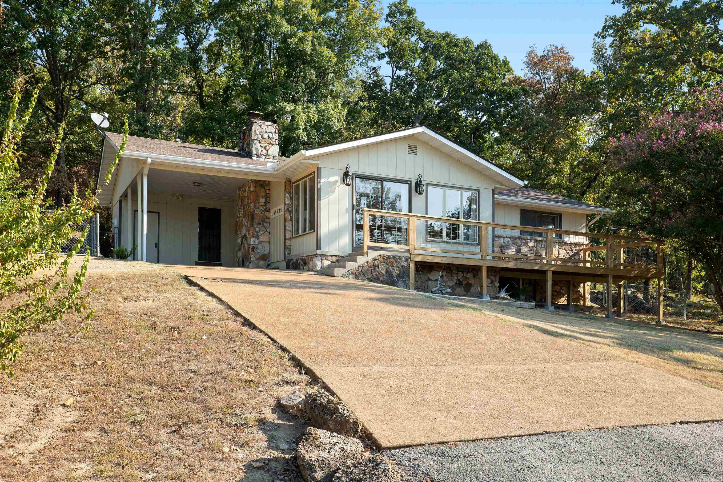 1502 Emerald Cove Dr Property Photo 4