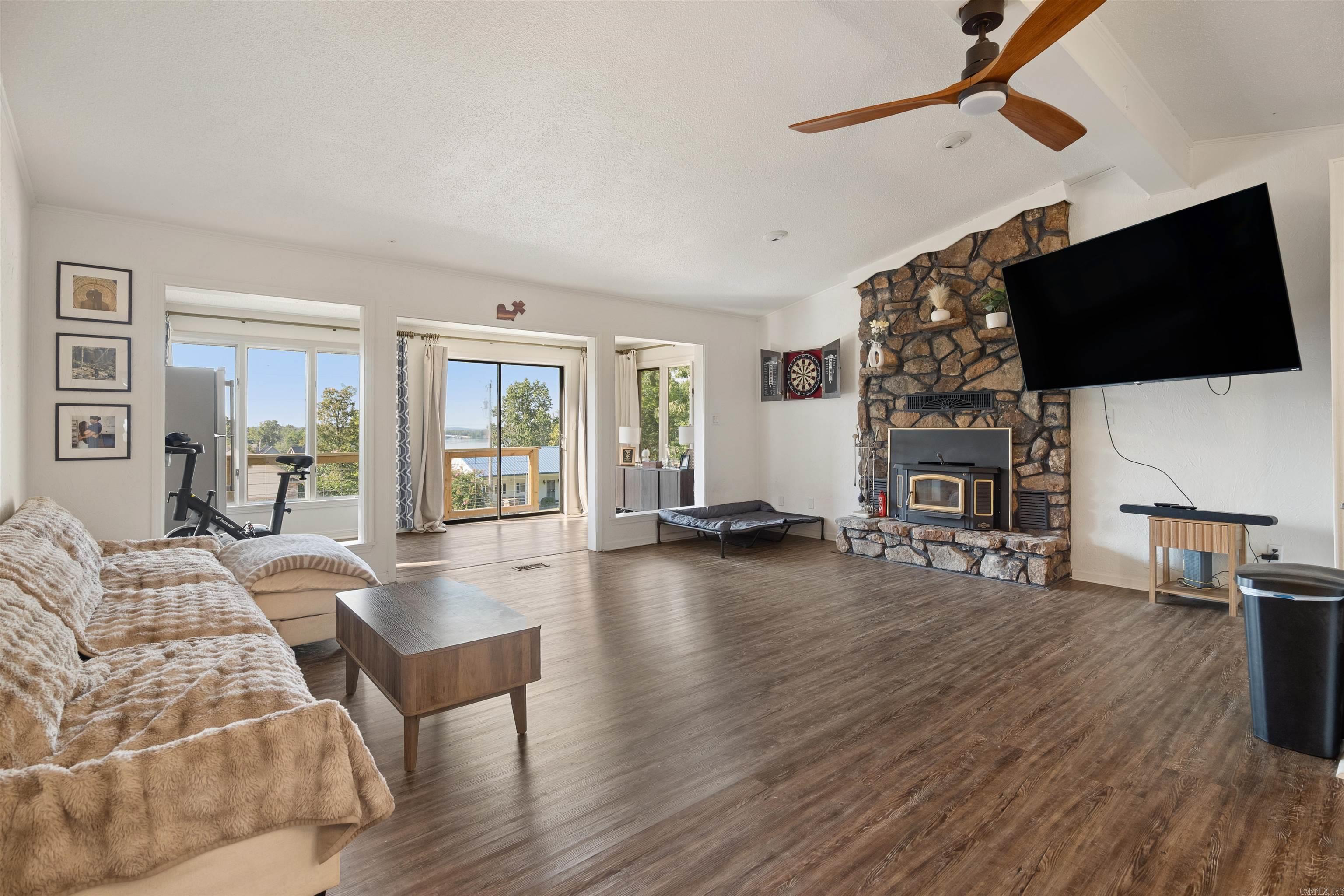 1502 Emerald Cove Dr Property Photo 21