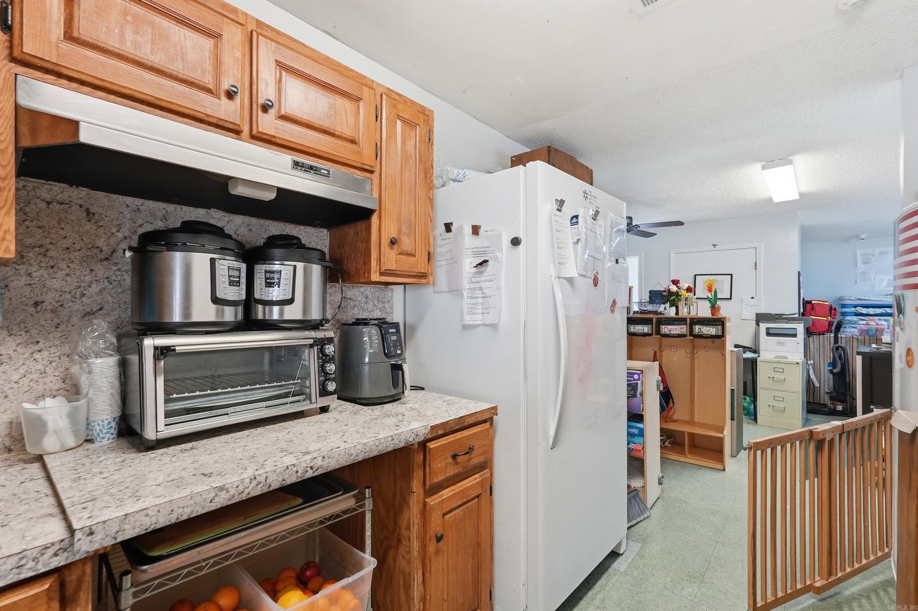 2425 Tyler St Property Photo 12