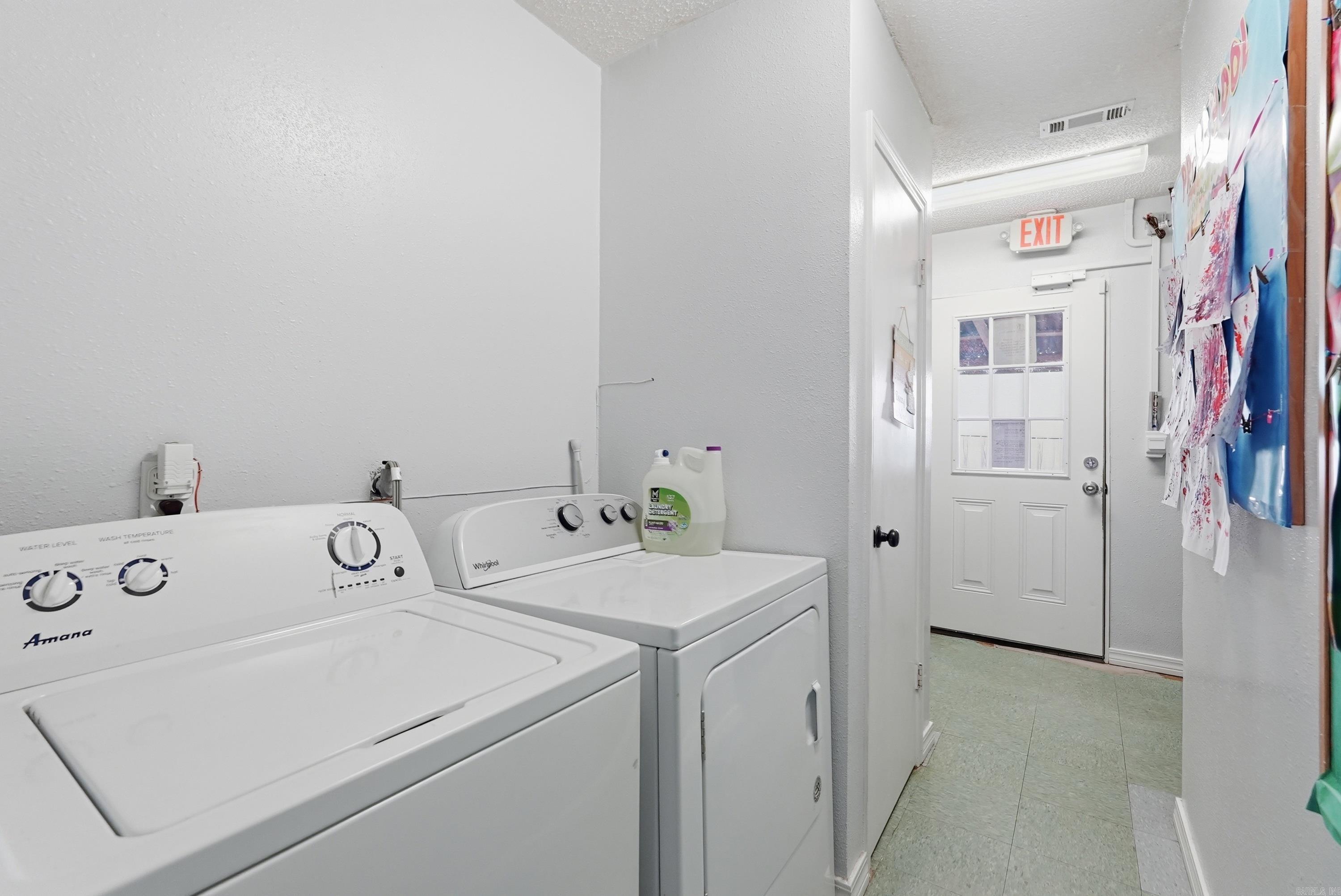 2425 Tyler St Property Photo 15