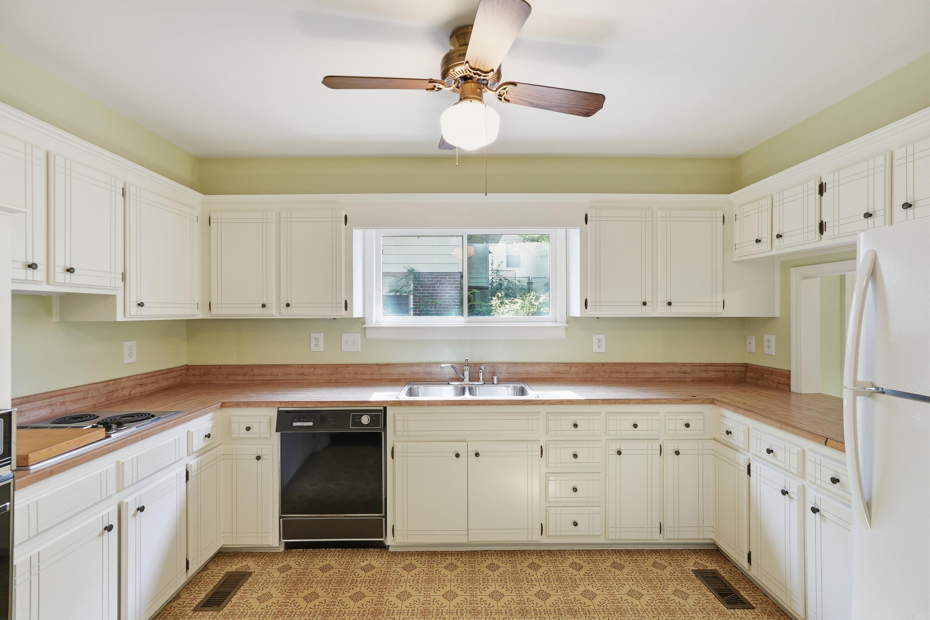 5604 I Street Property Photo 9