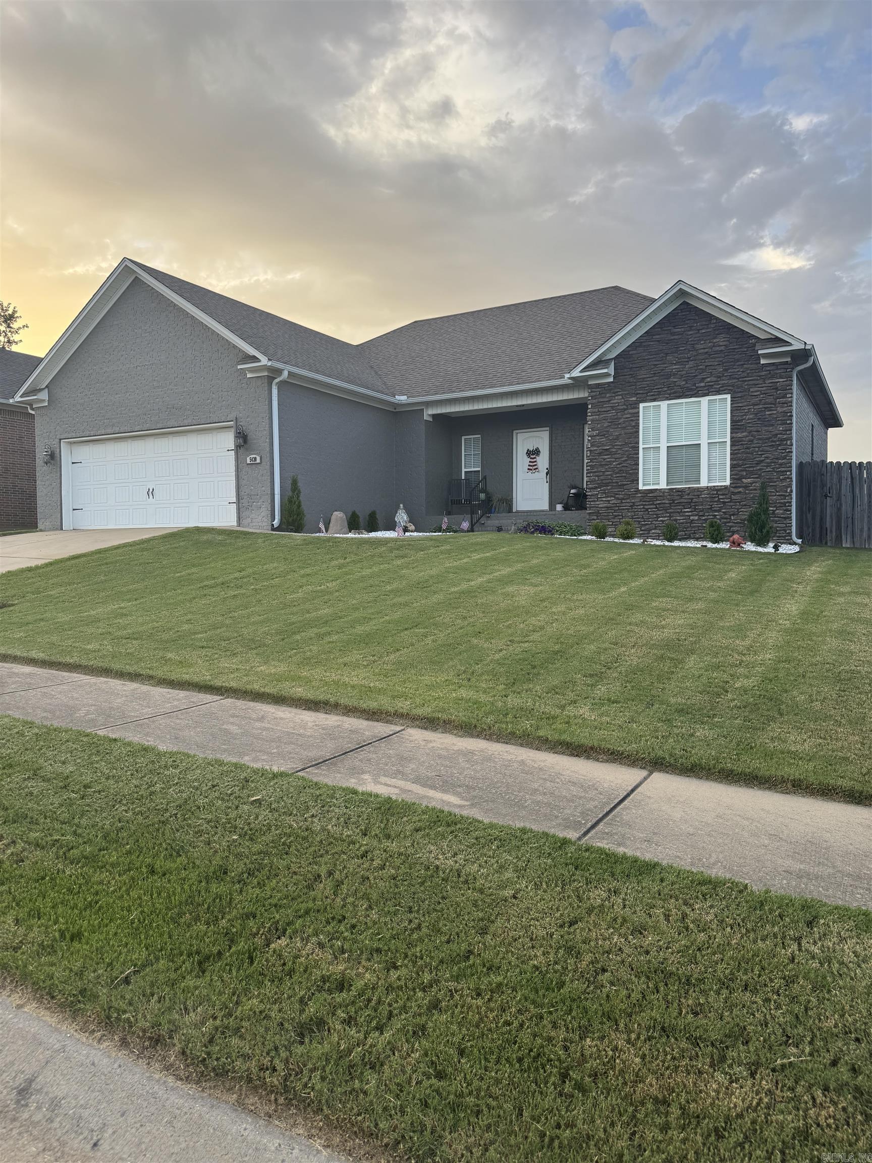 5430 Chateau Property Photo 1
