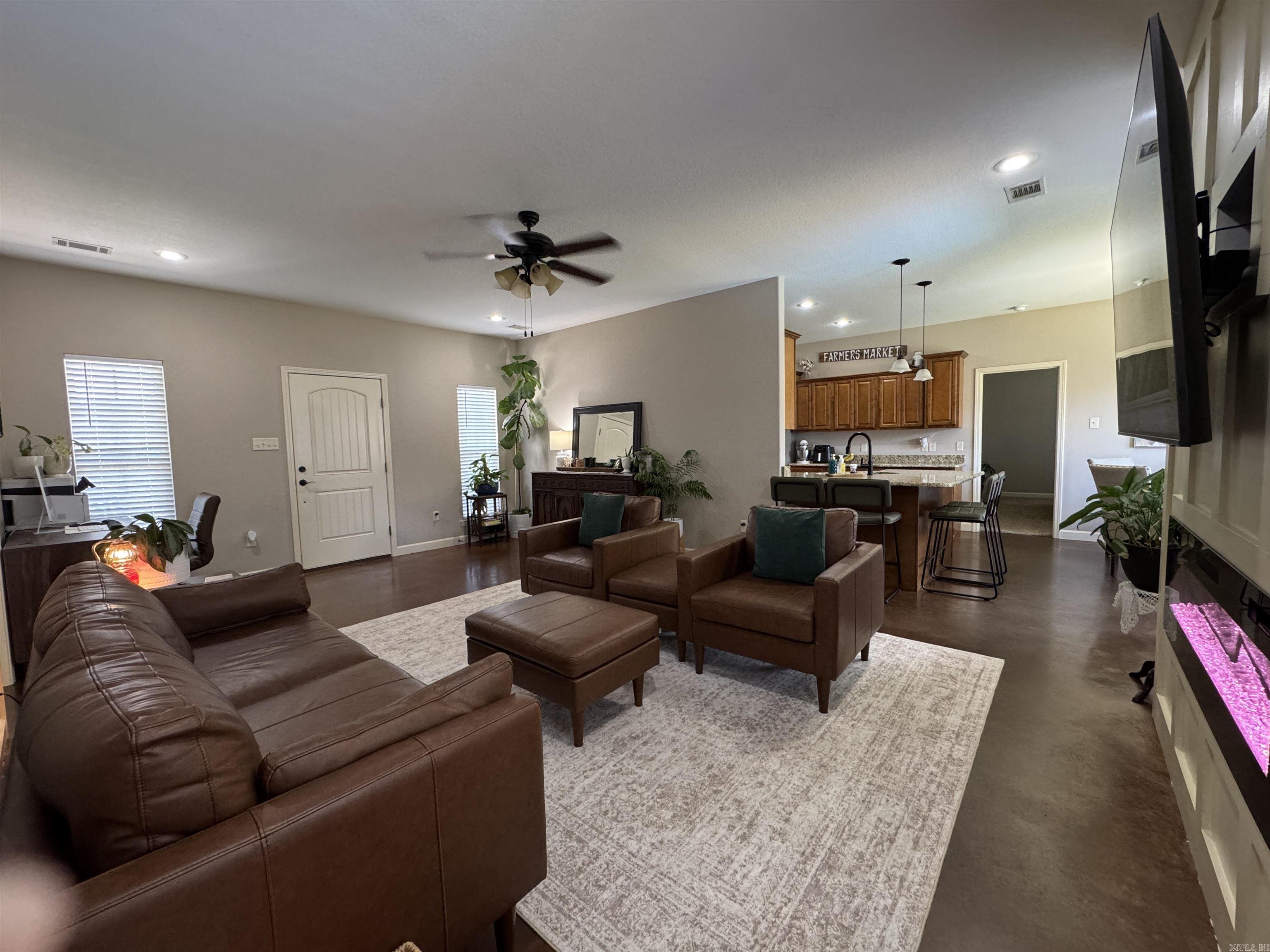5430 Chateau Property Photo 3