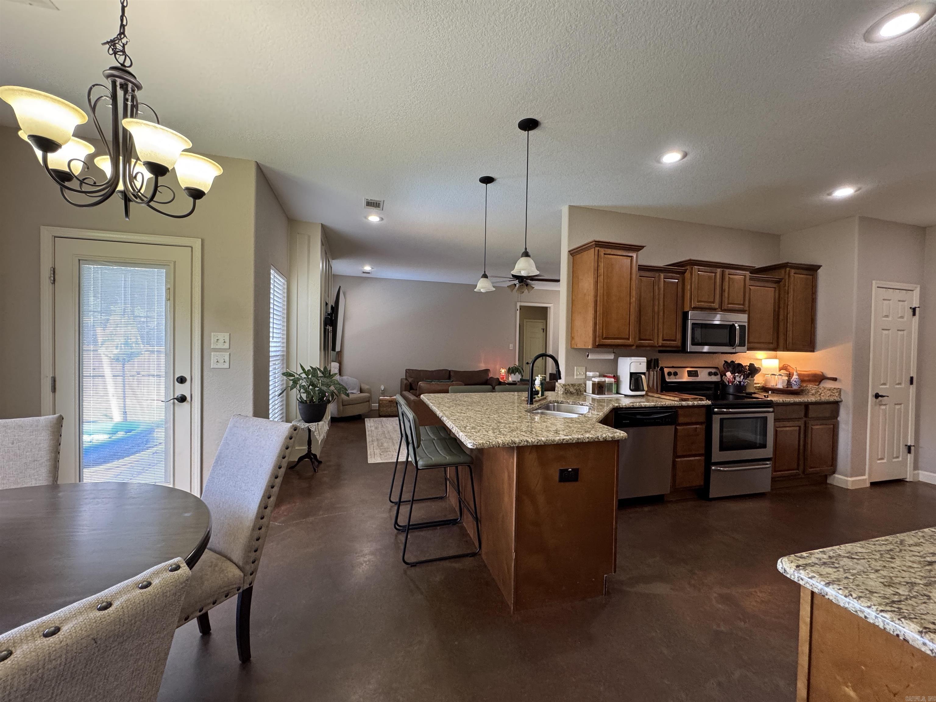 5430 Chateau Property Photo 4