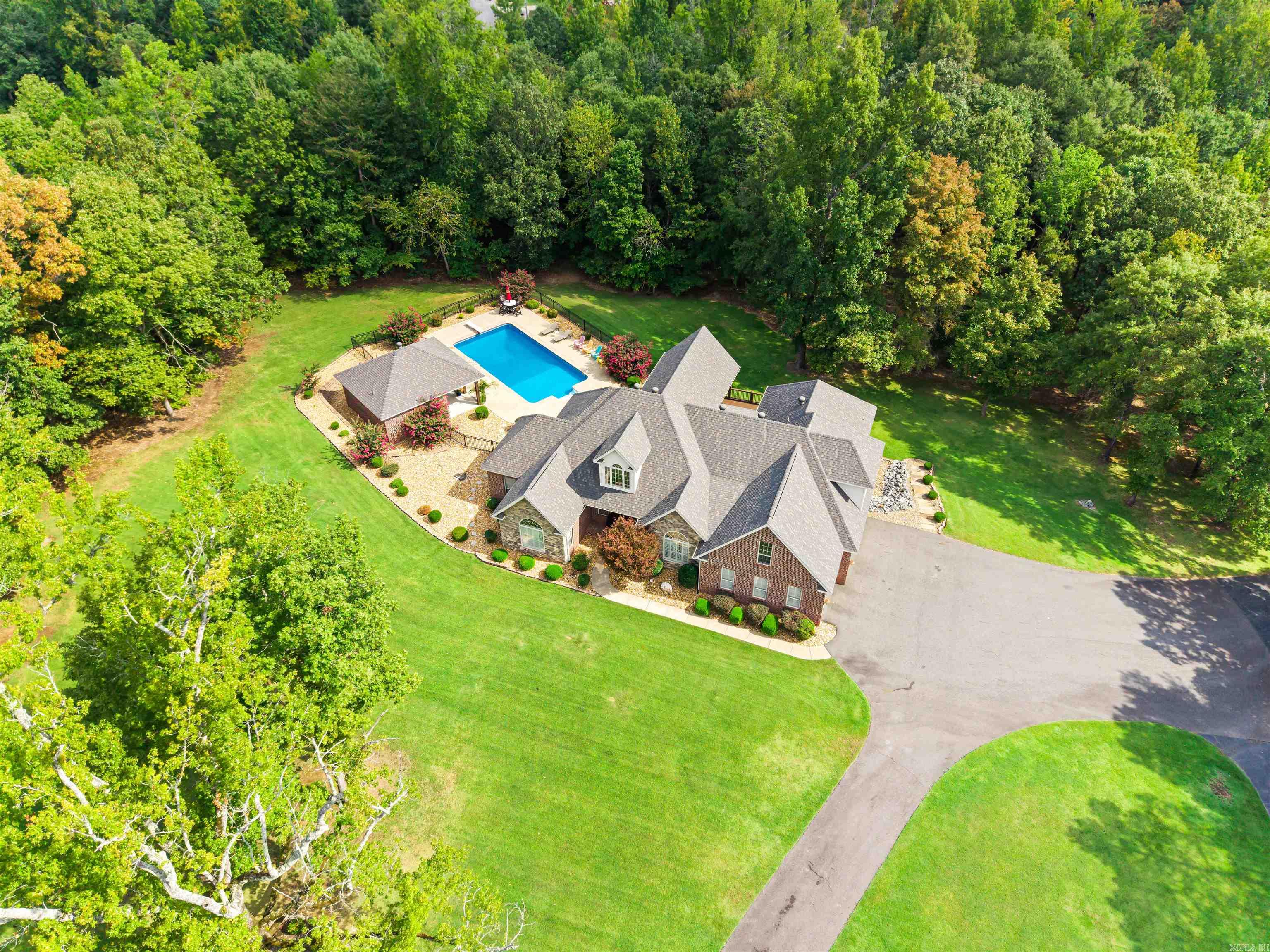 2500 Countryside Drive Property Photo 4