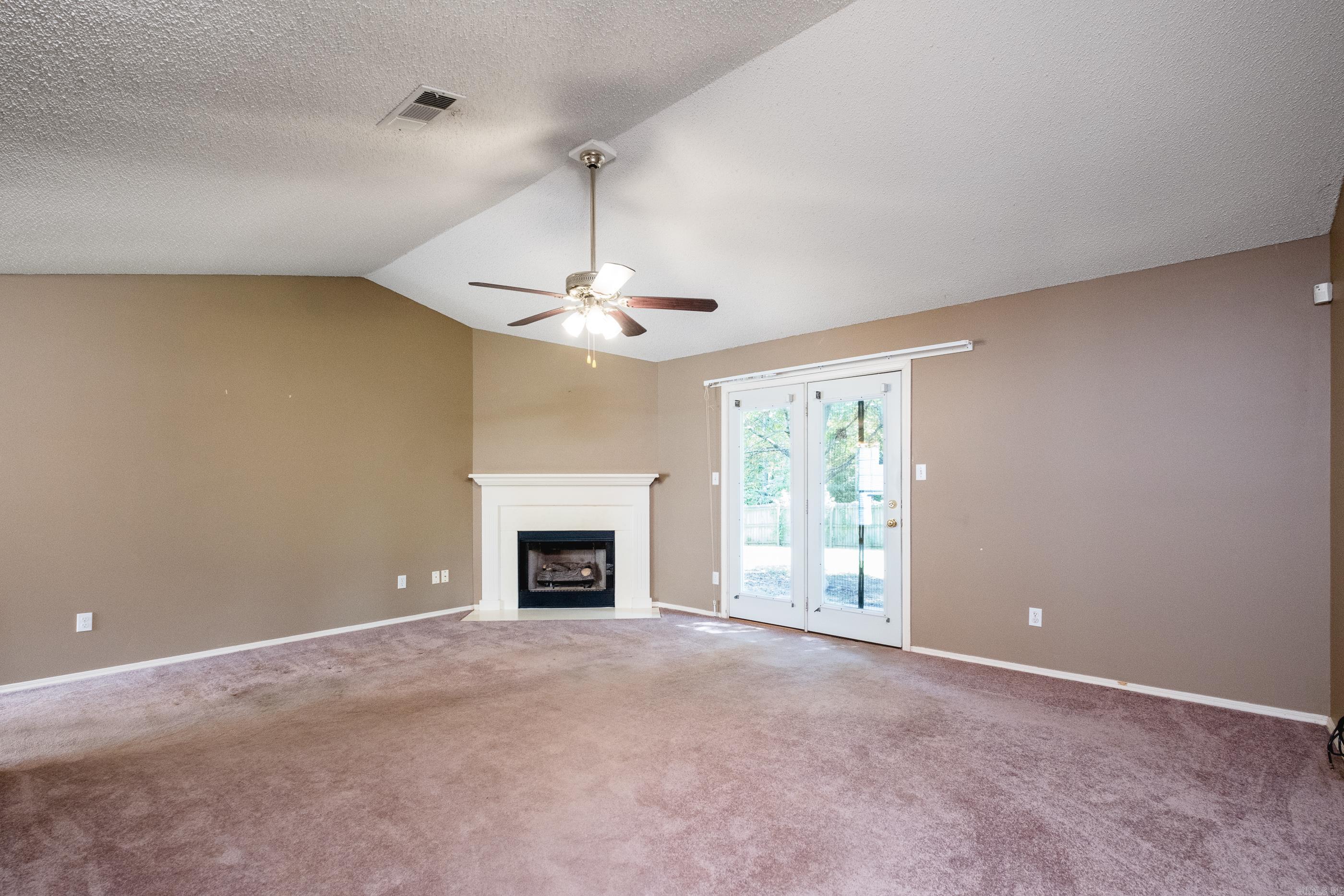 2000 Cherry Creek Circle Property Photo 6