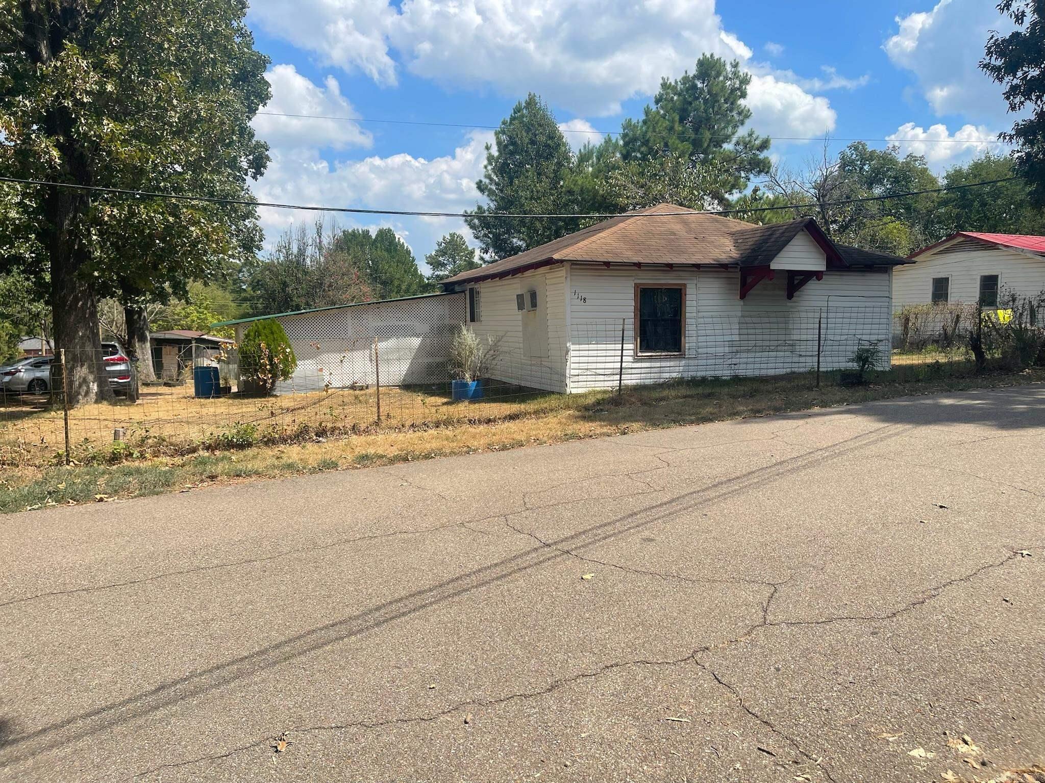 1118 N Pine Street Property Photo 1