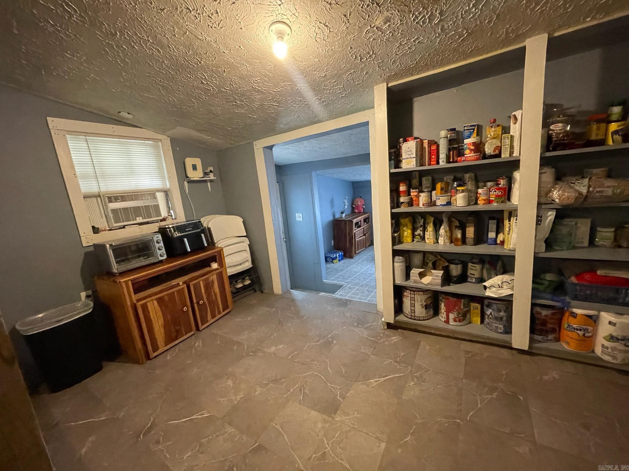 1118 N Pine Street Property Photo 6