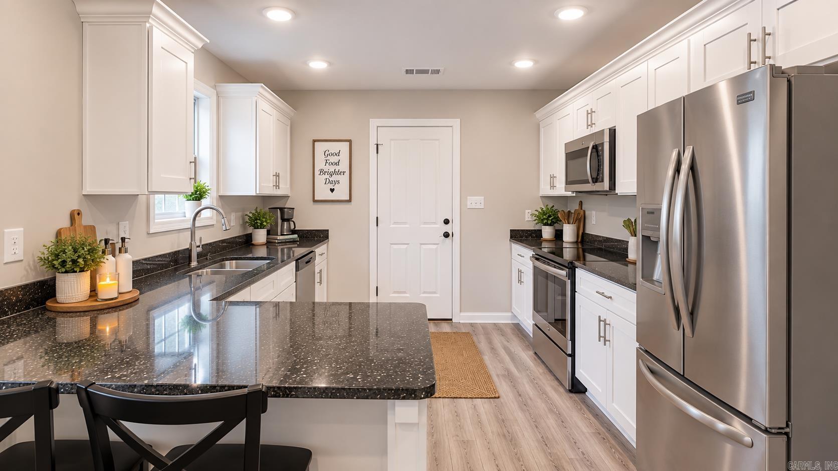 5621 Brookshire Dr Property Photo 3