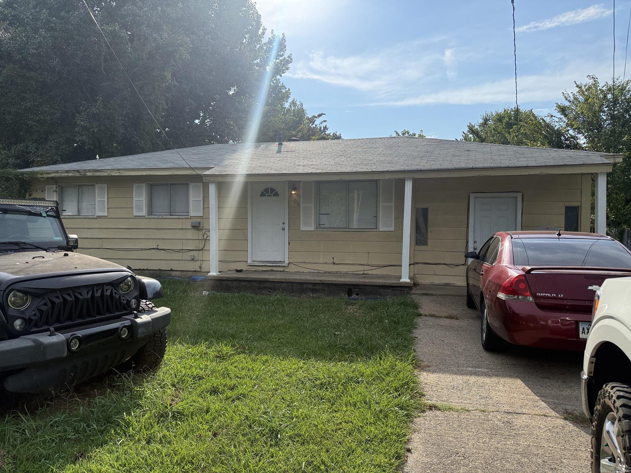 205 Southeastern Avenue Property Photo 1