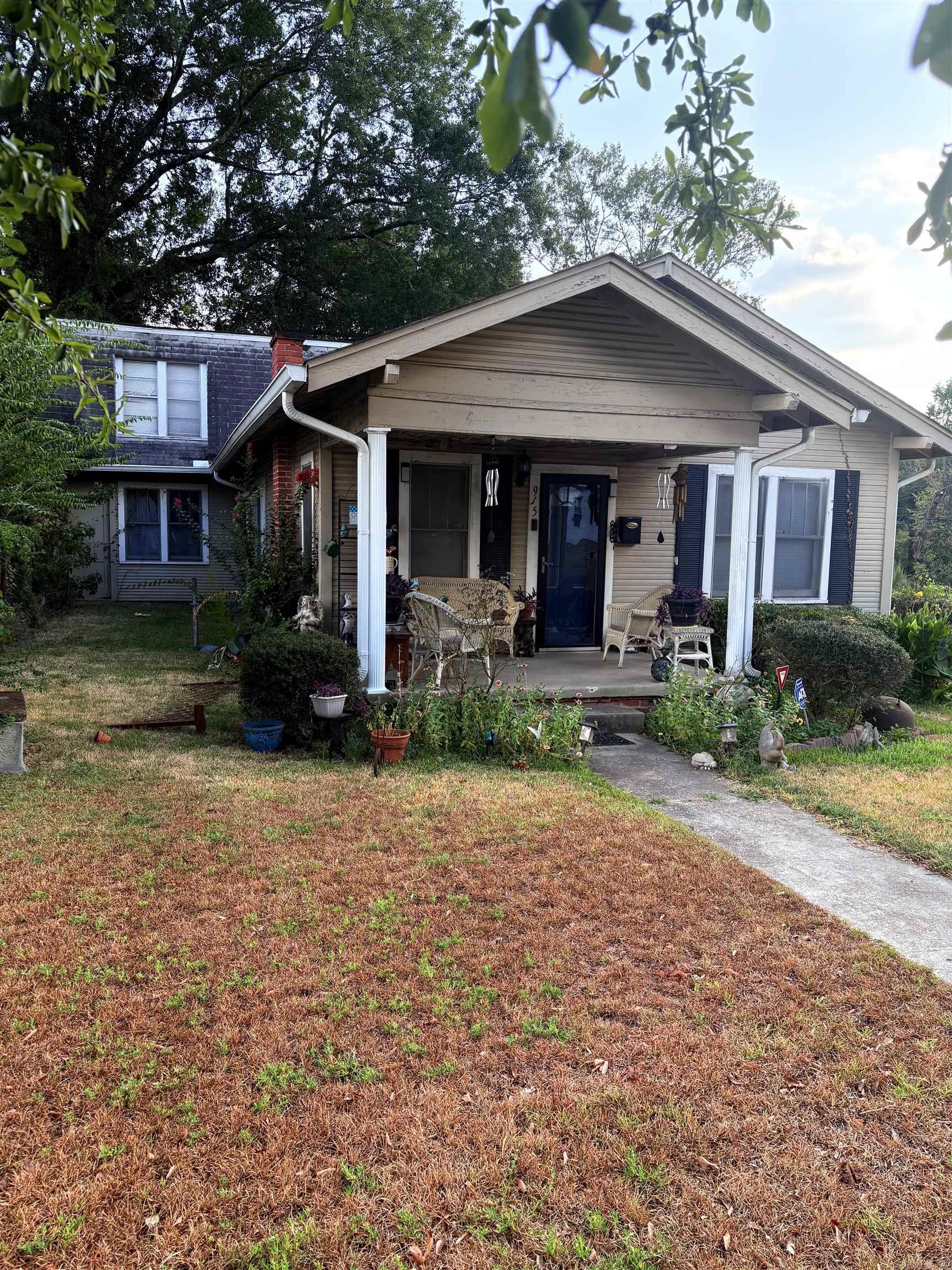 915 W Elm Street Property Photo 2