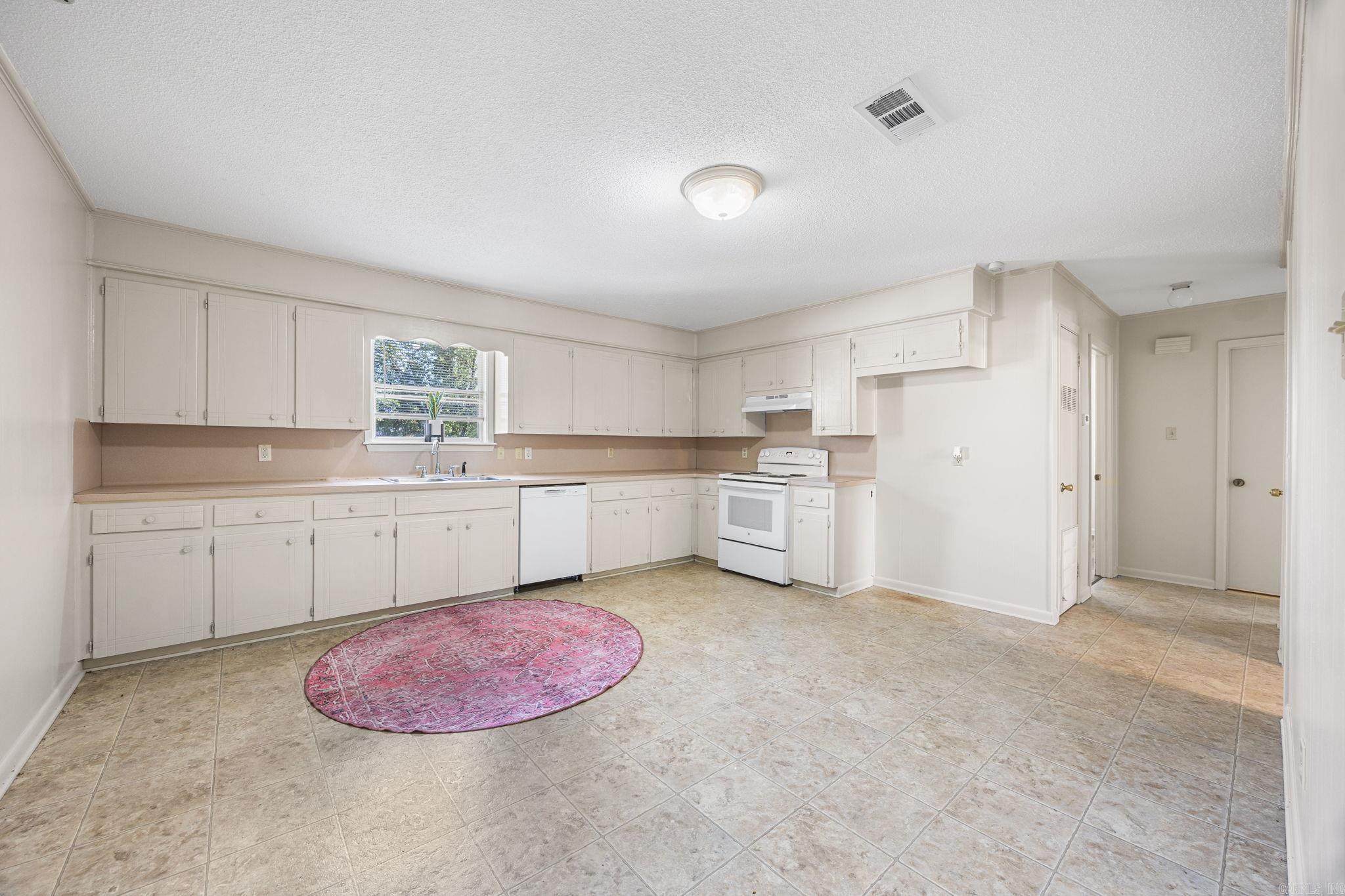 211 S Polk Street Property Photo 10