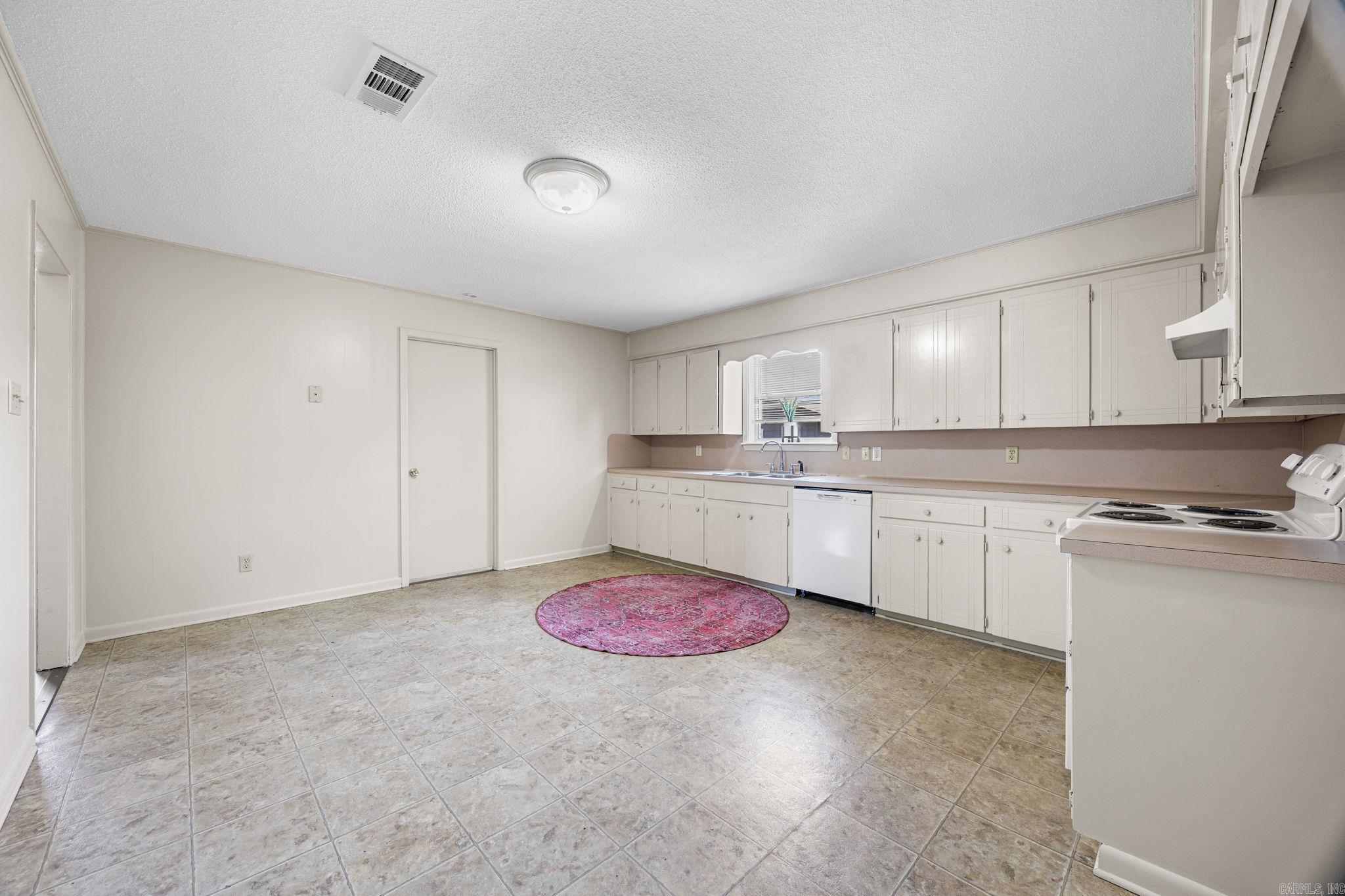 211 S Polk Street Property Photo 12