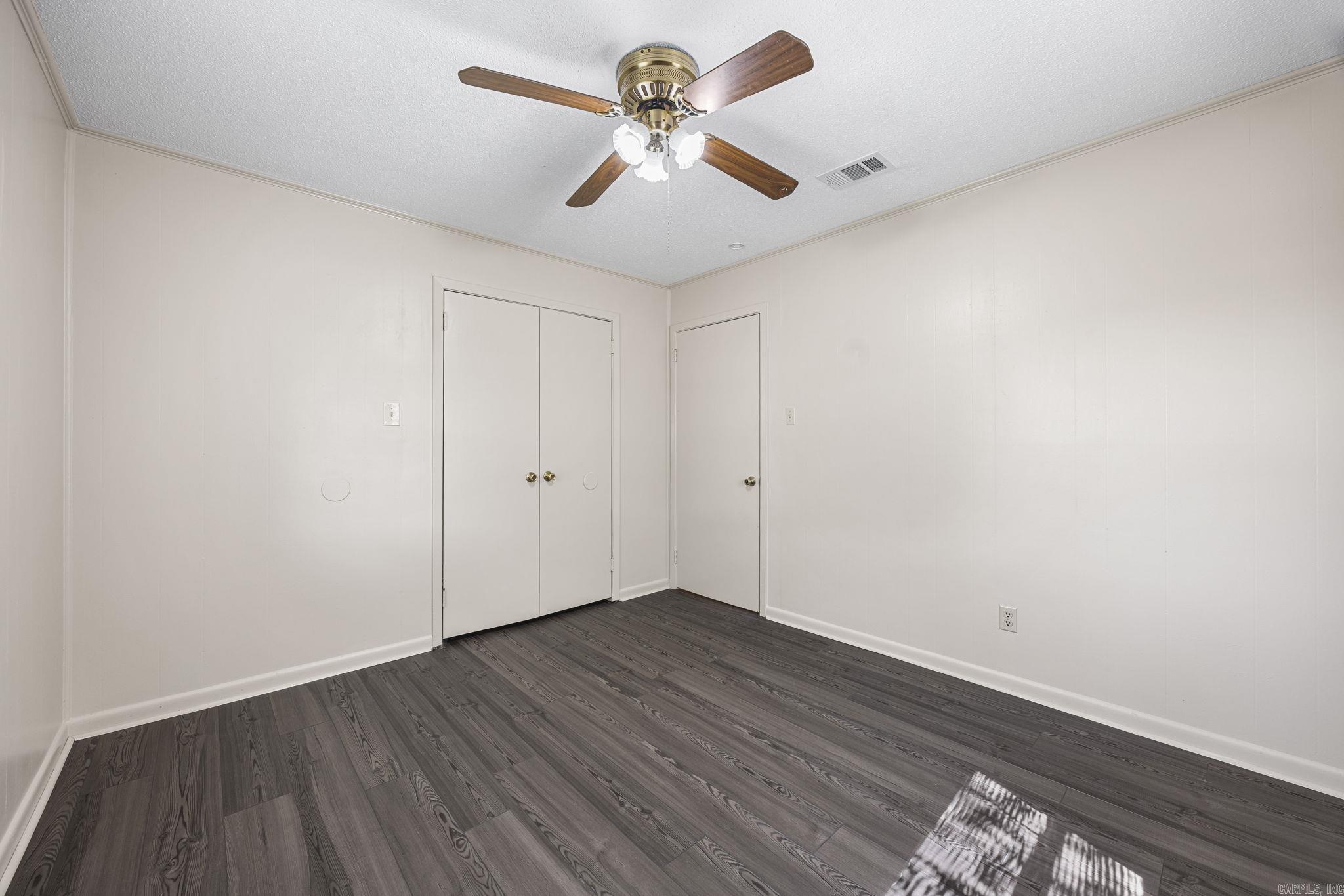 211 S Polk Street Property Photo 17