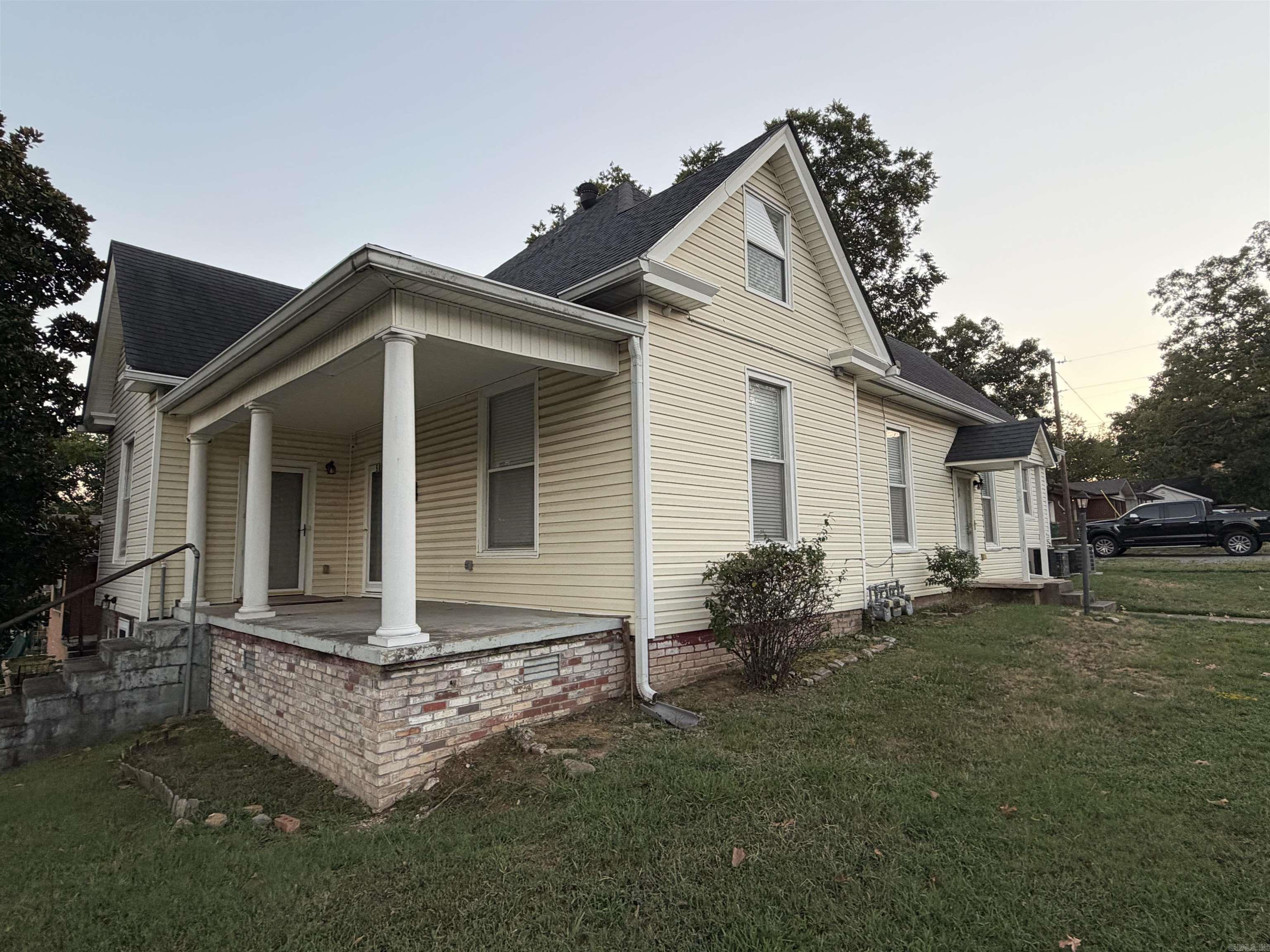 500 S Valentine Property Photo 1