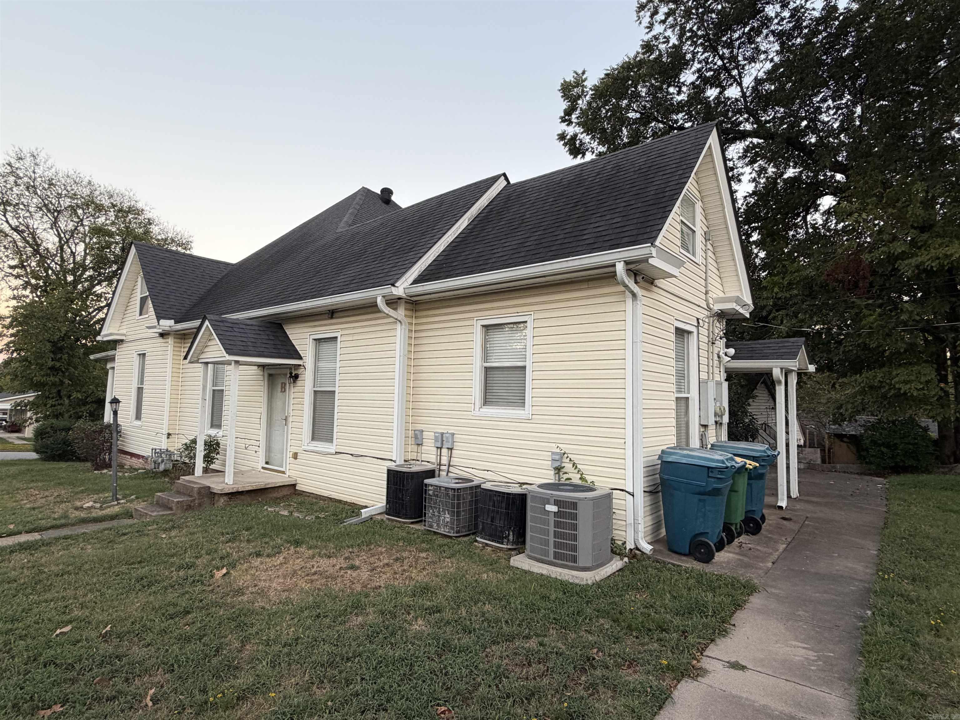 500 S Valentine Property Photo 3