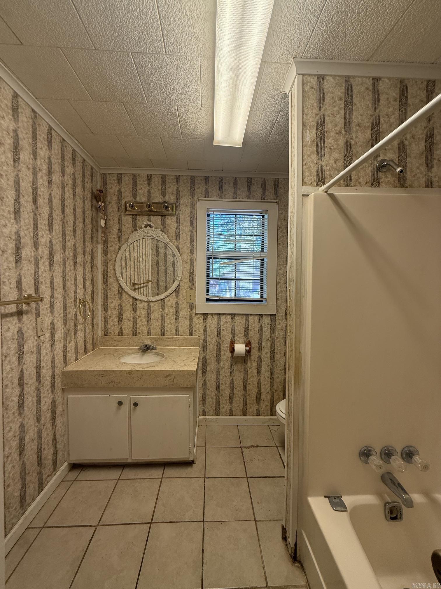 907 N Cherry St Property Photo 6