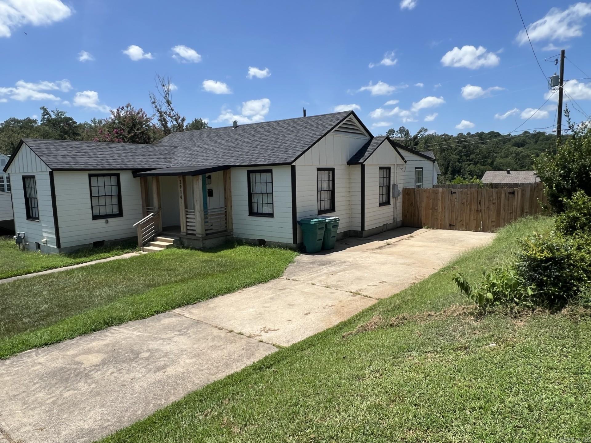 2916 Dalewood Property Photo 1