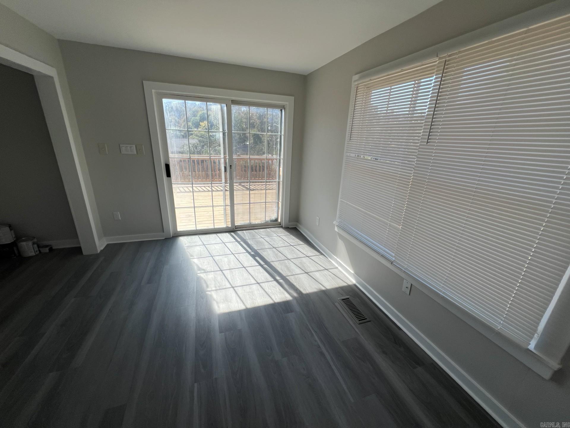 2916 Dalewood Property Photo 5