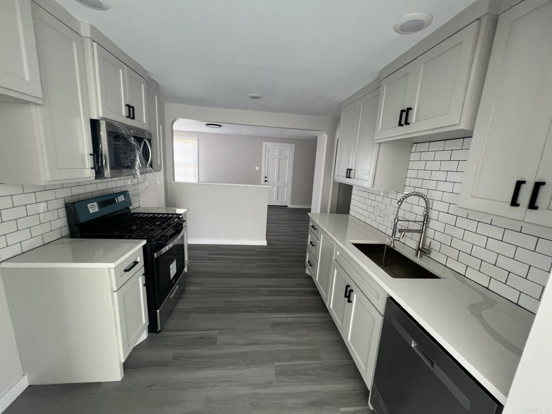 2916 Dalewood Property Photo 6