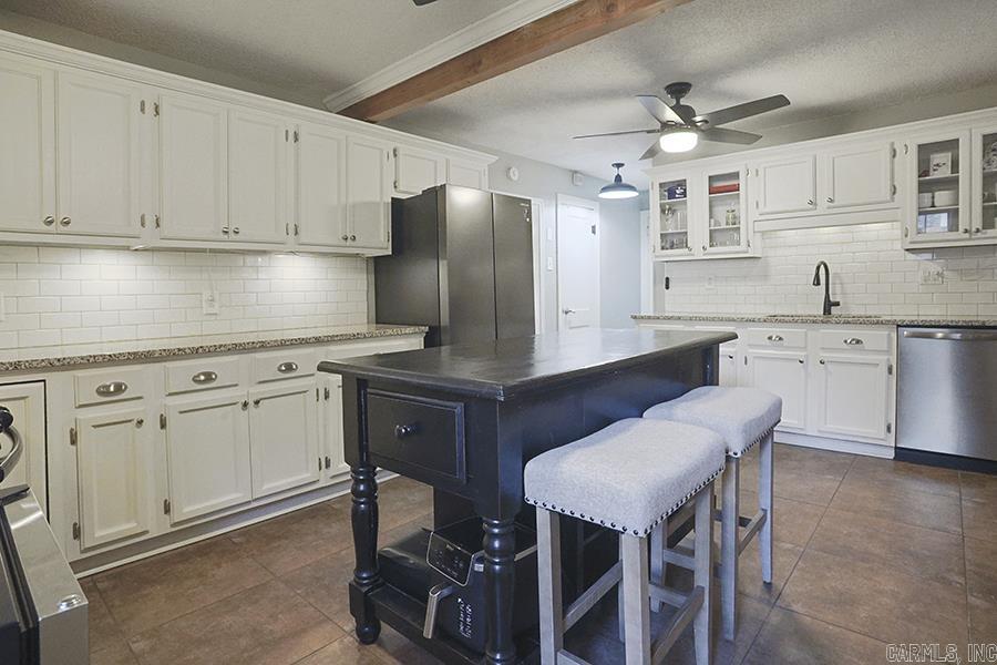 915 Skyline Drive Property Photo 8