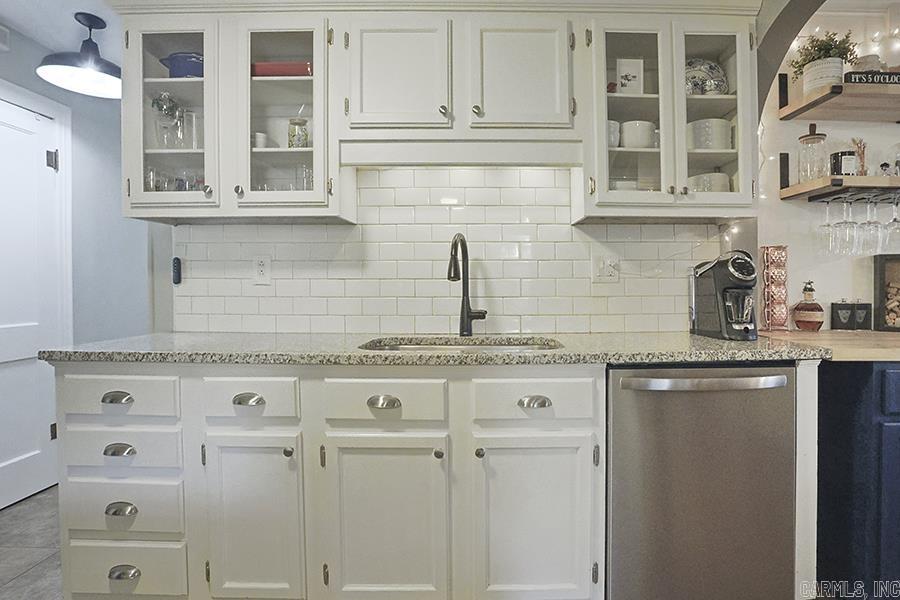 915 Skyline Drive Property Photo 9