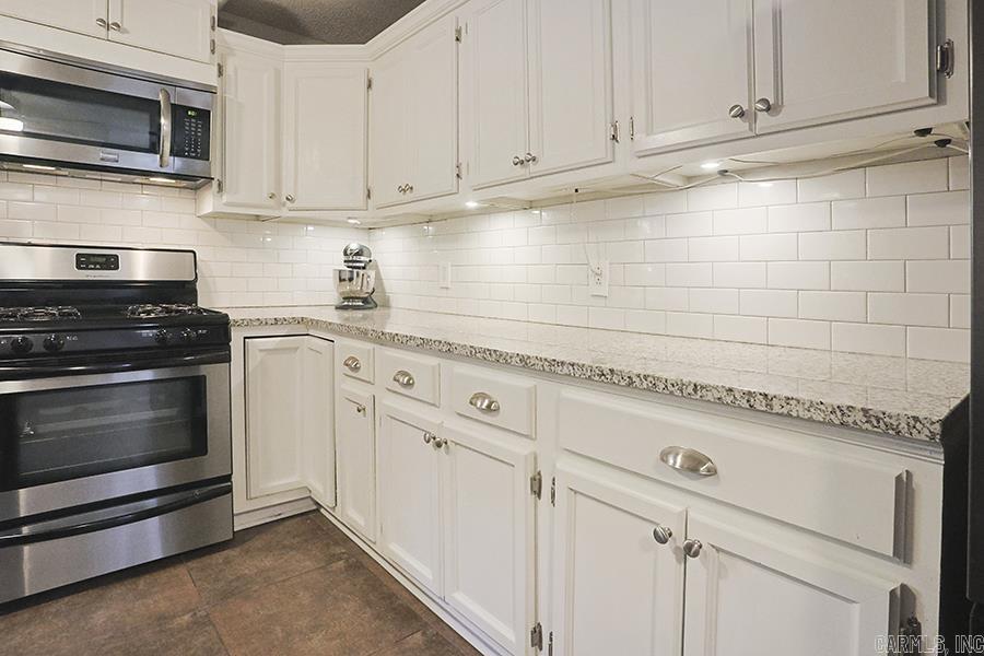 915 Skyline Drive Property Photo 10