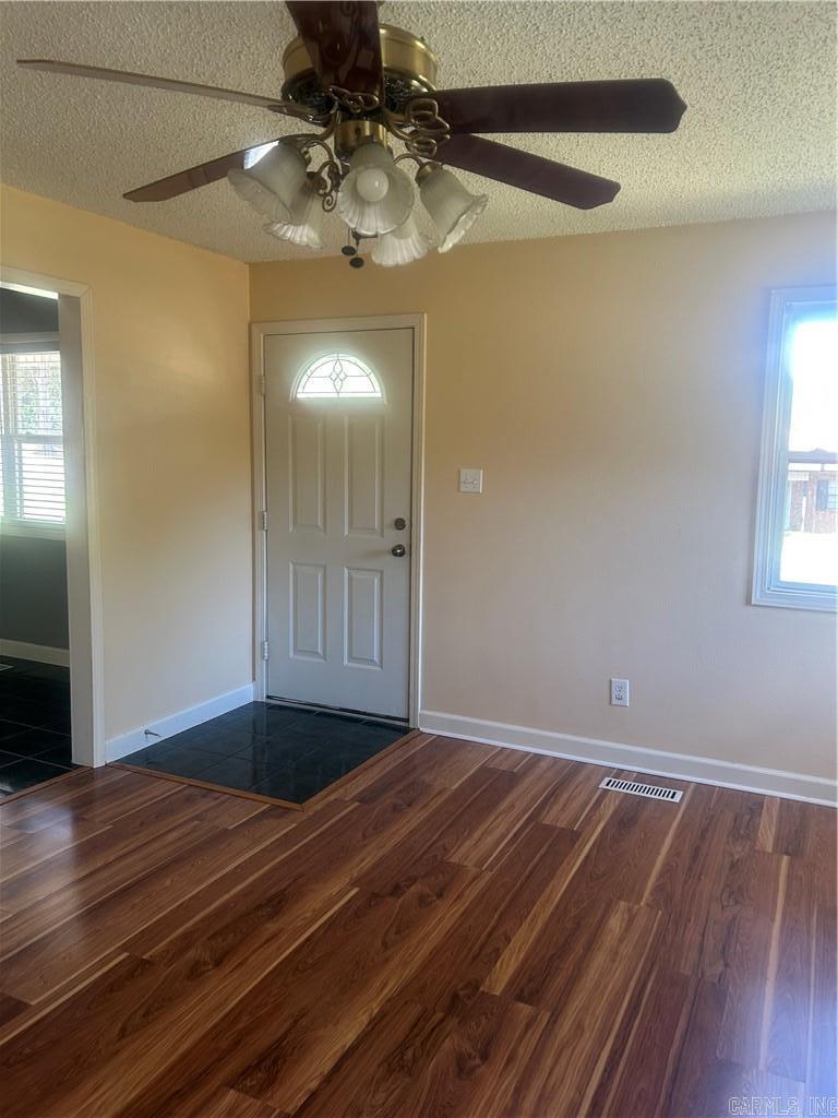 2808 N Greenwich Ave Property Photo 5