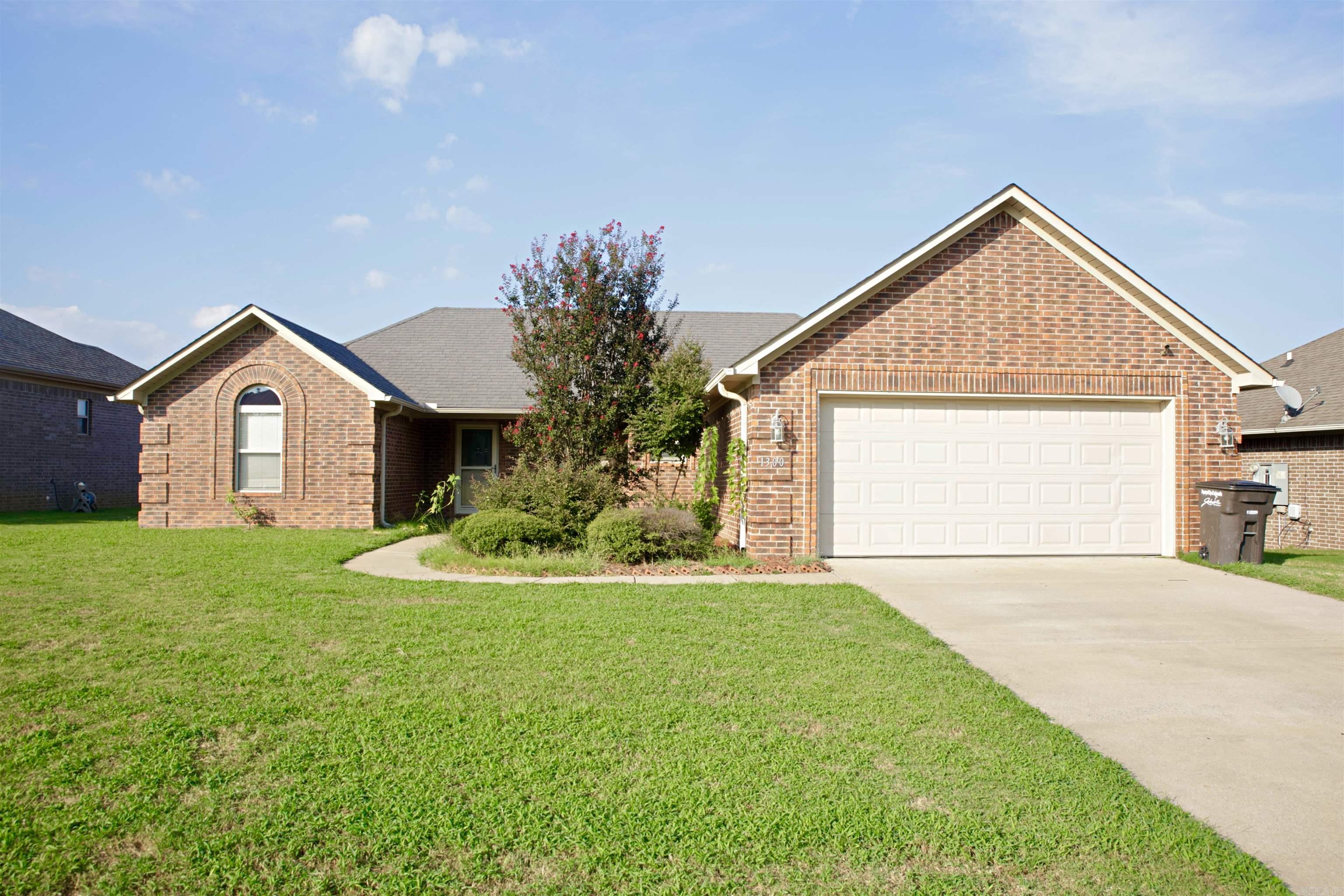 1300 Mesquite Trail Property Photo 1