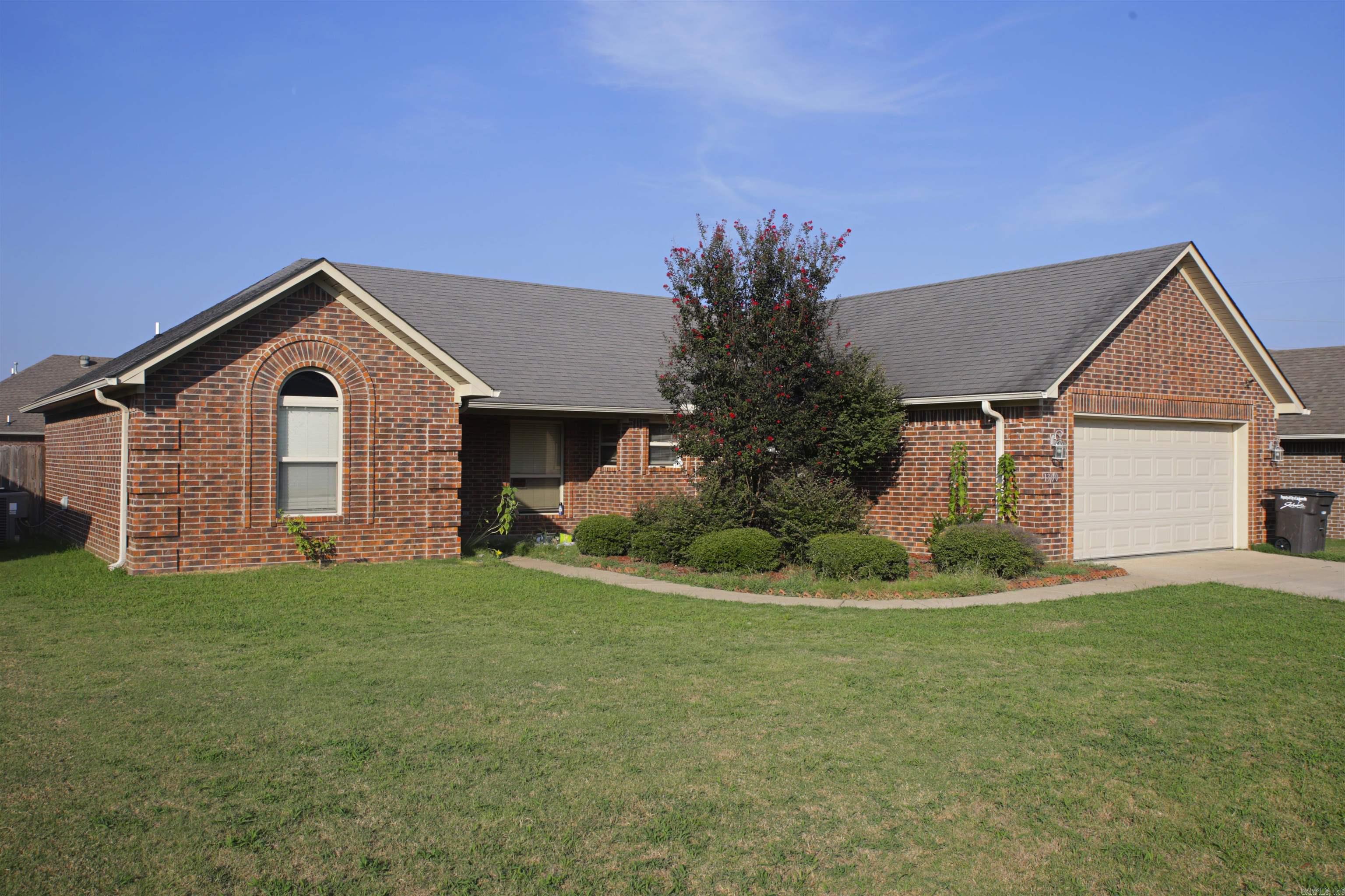 1300 Mesquite Trail Property Photo 2