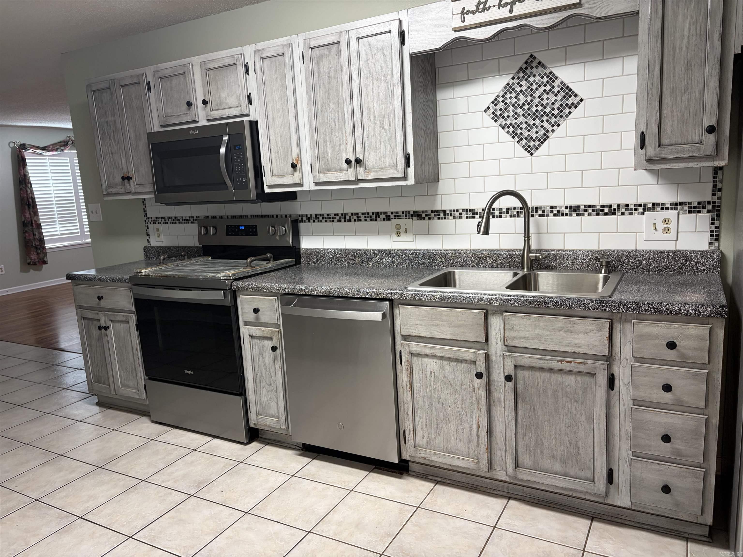 27 Hartwell Property Photo 8
