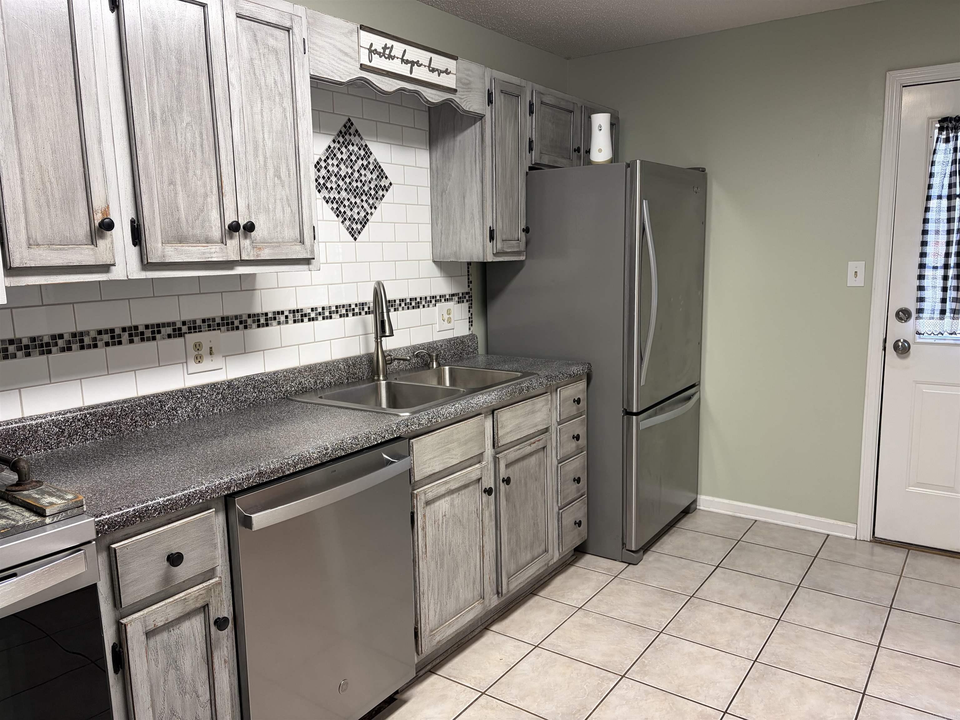 27 Hartwell Property Photo 28