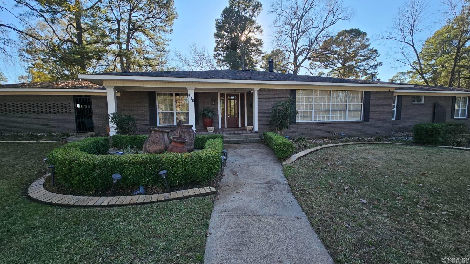 1107 Lawton Property Photo 1
