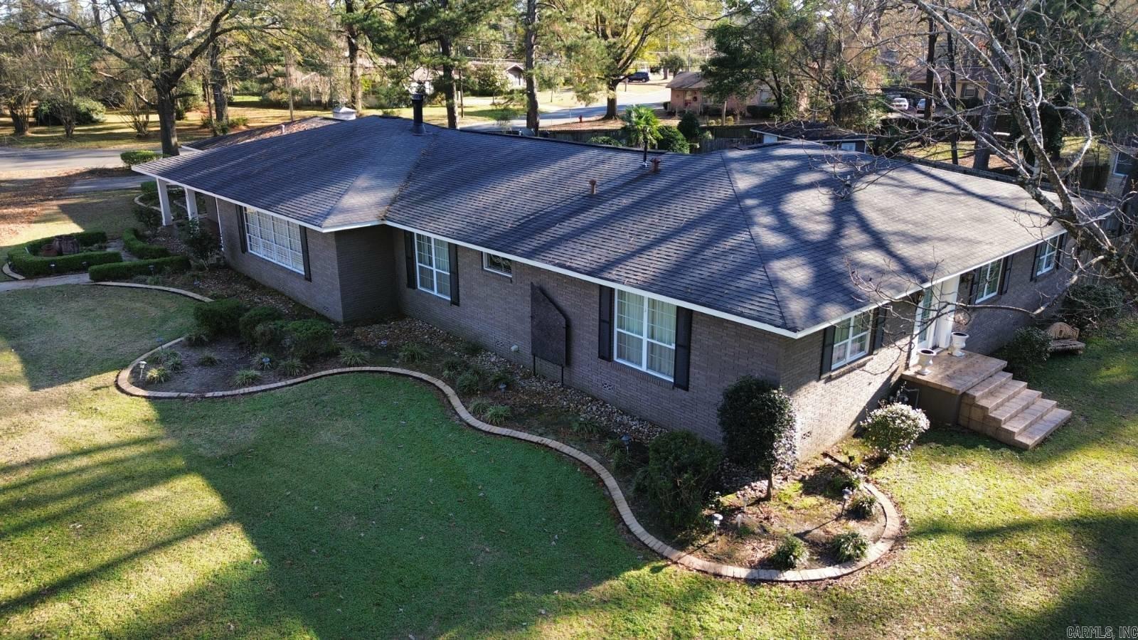 1107 Lawton Property Photo 3