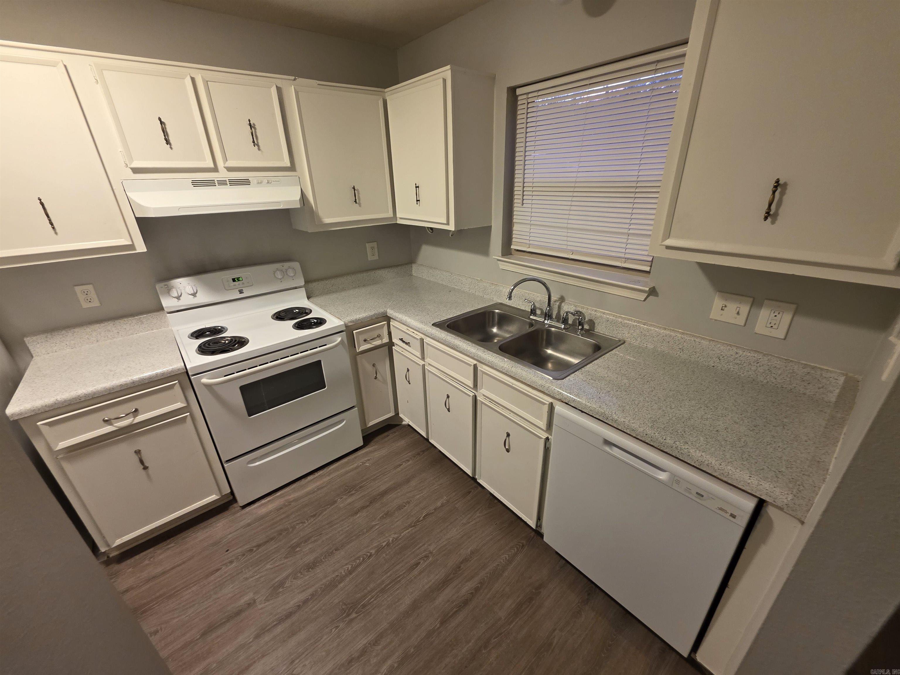10 Edgehill Cove Property Photo 5