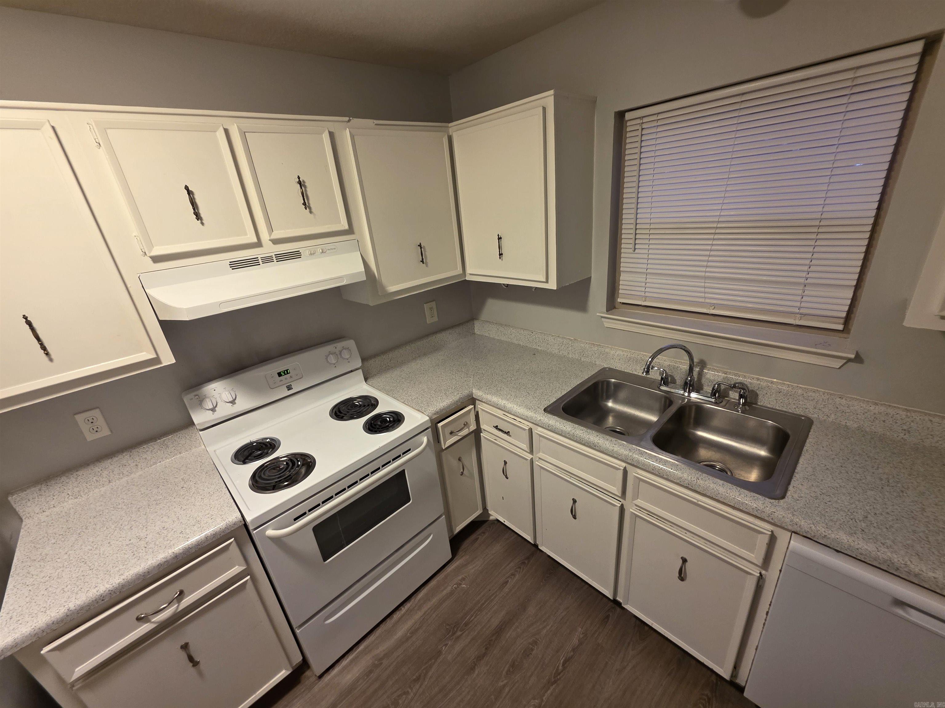 10 Edgehill Cove Property Photo 7