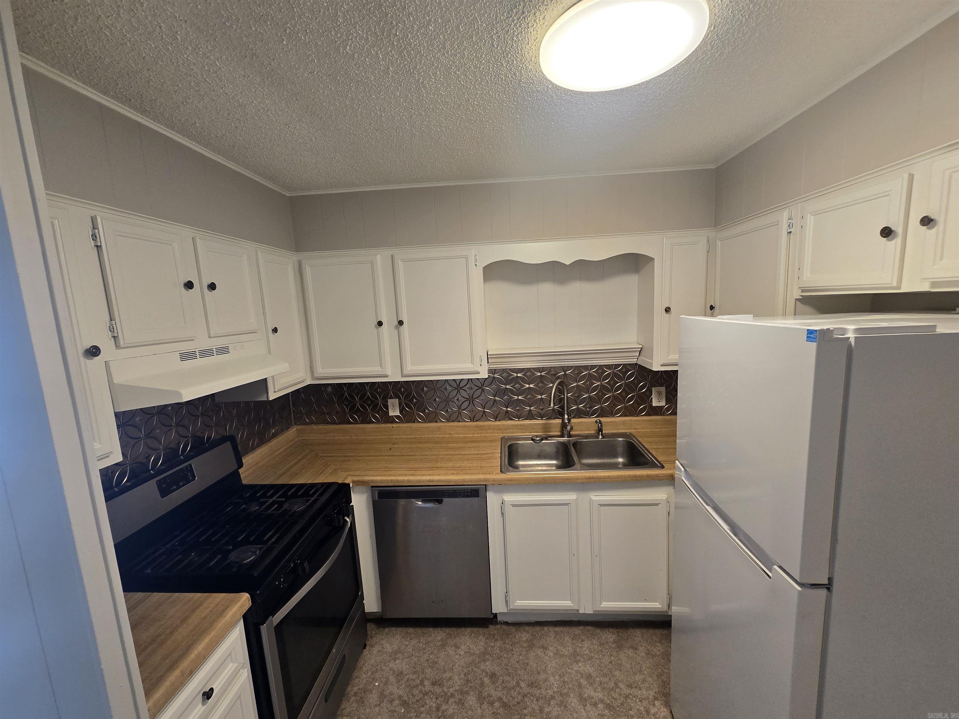 303 S Border Street E Property Photo 3