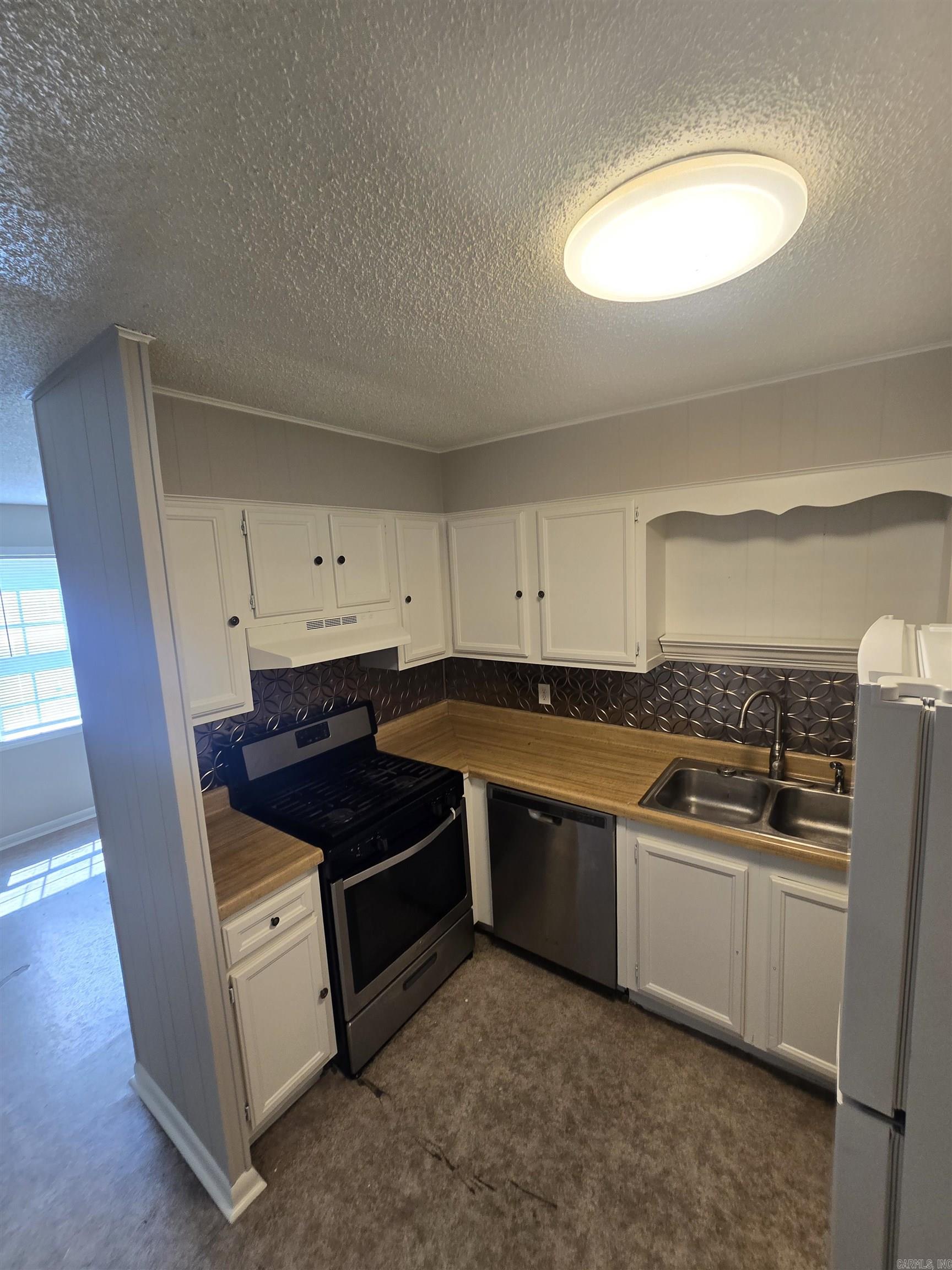 303 S Border Street E Property Photo 4