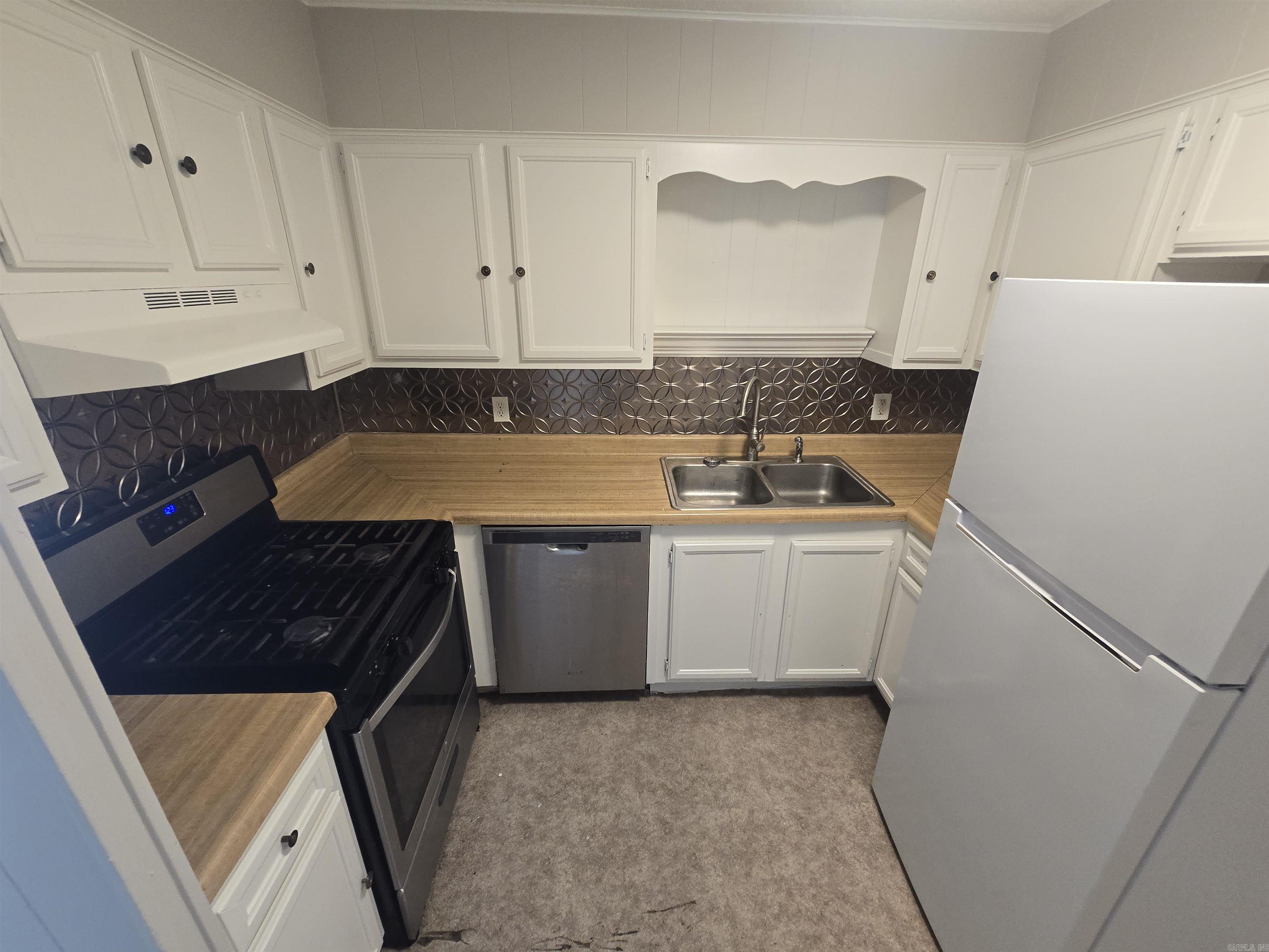303 S Border Street E Property Photo 5