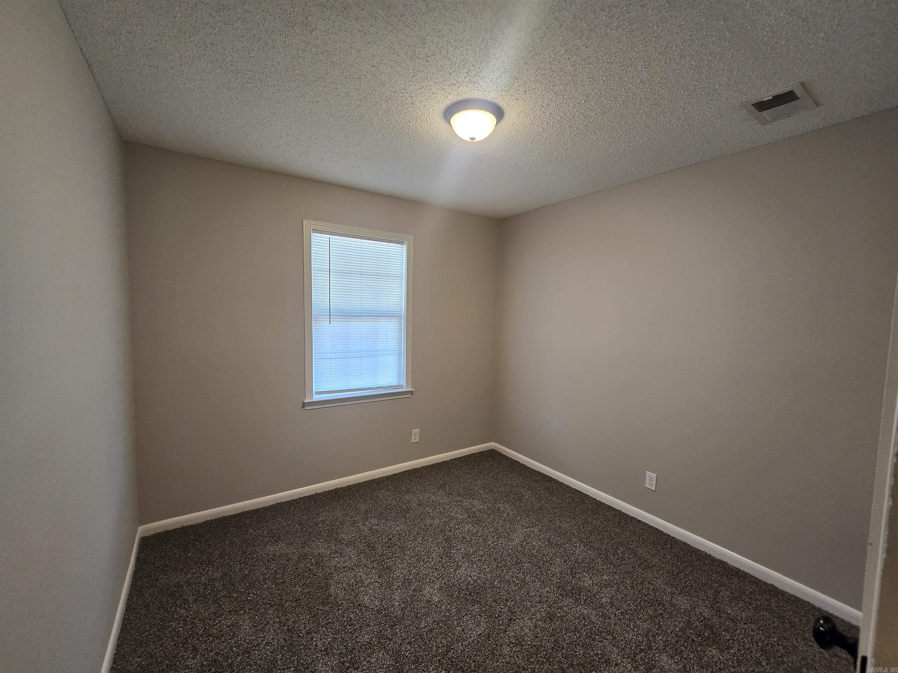 303 S Border Street E Property Photo 7