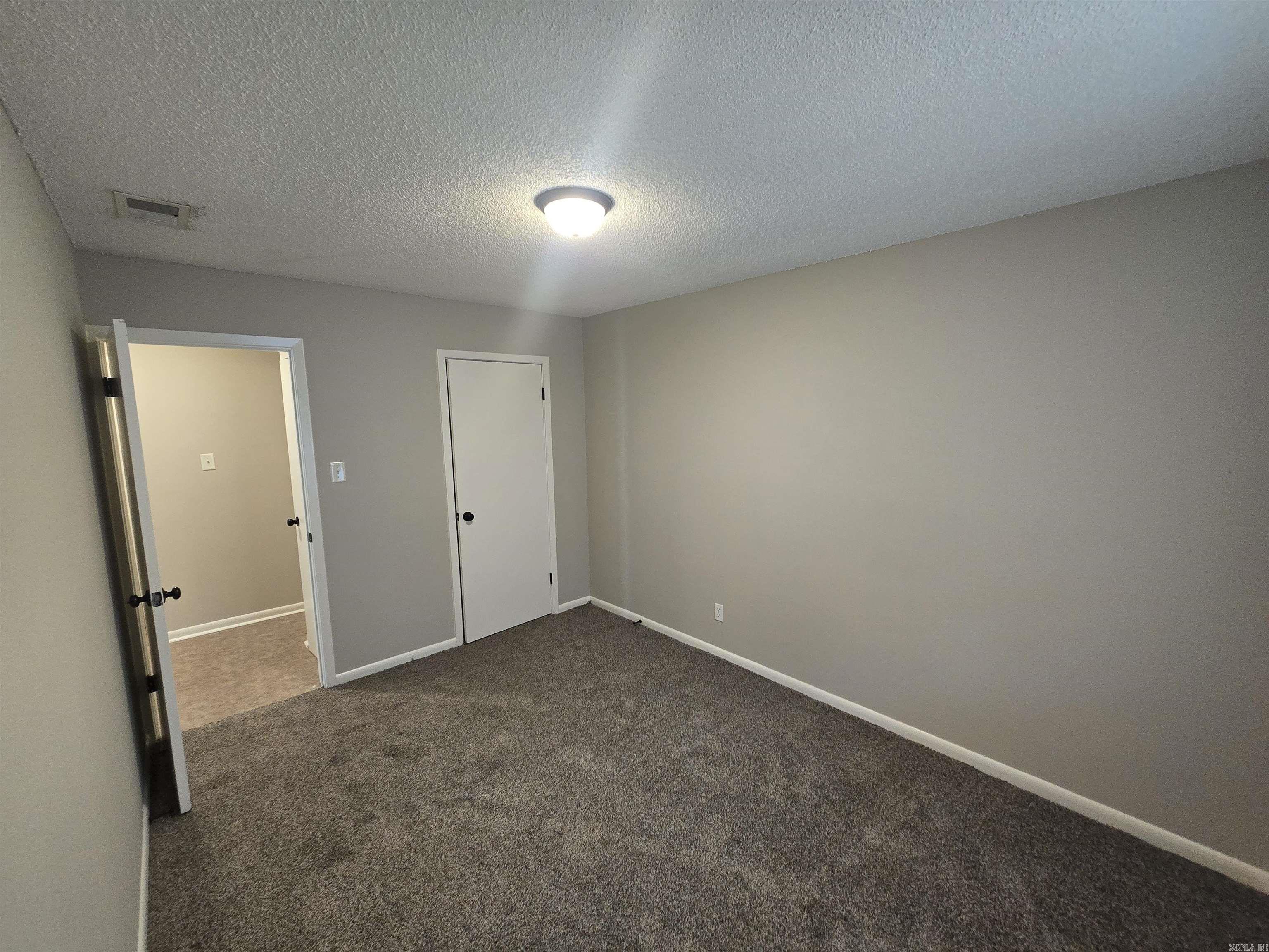 303 S Border Street E Property Photo 10
