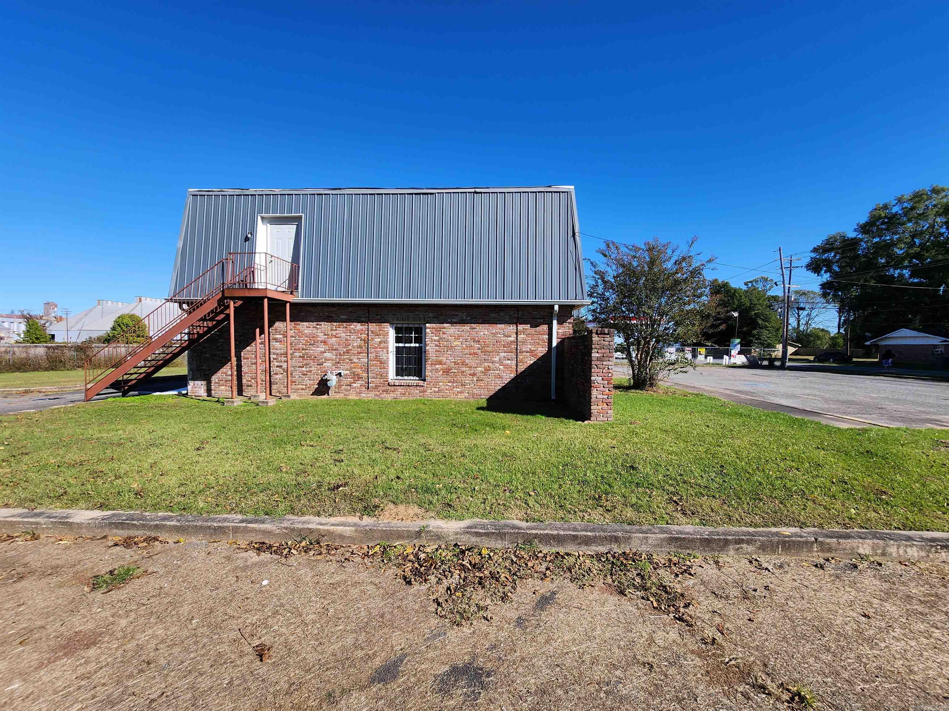 2309 E 6th Avenue Property Photo 6